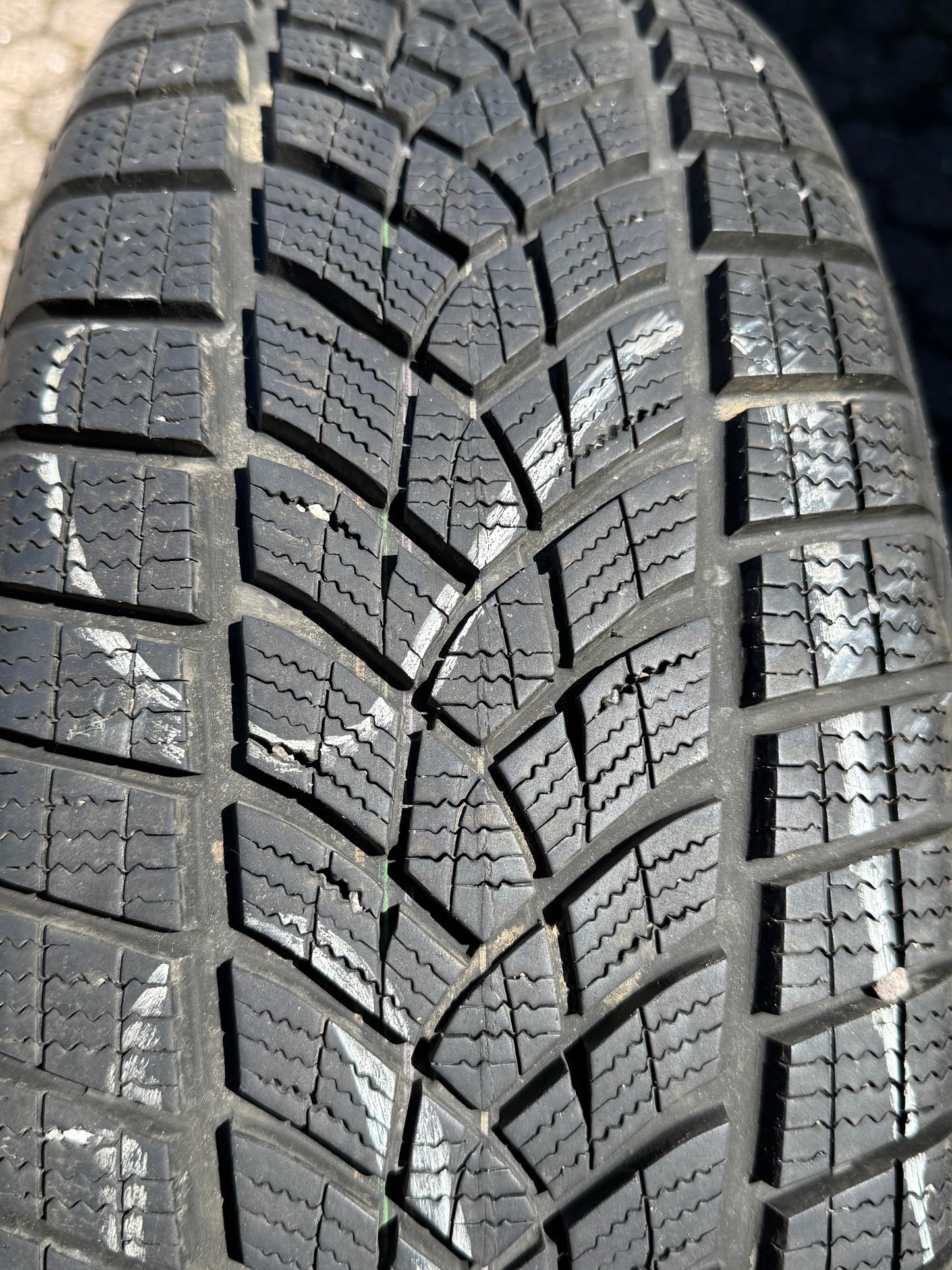 215/60/17 - Invernali - Goodyear - DOT 2019 - Usato