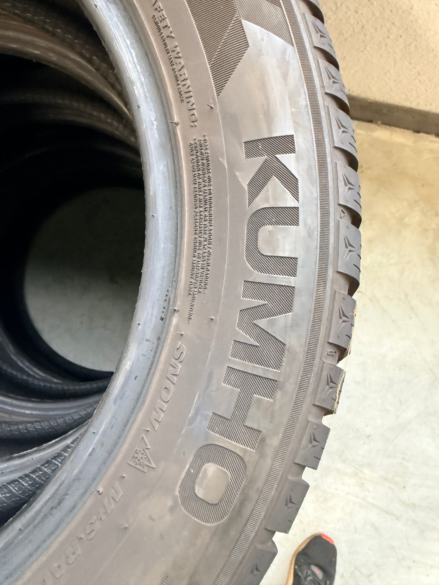 225/55/17 - Invernali - Kumho - DOT 2023 - Usato