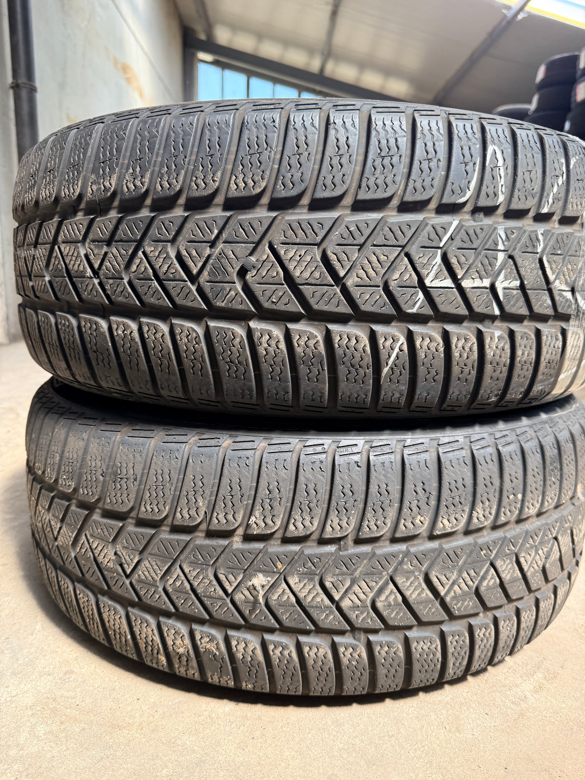 225/40/19 - invernali - Pirelli - DOT 2022 - Usato