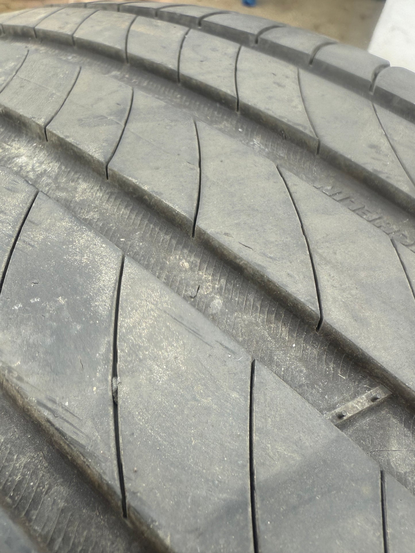 225/55/18-Estive-Michelin - DOT 2022 - Usato