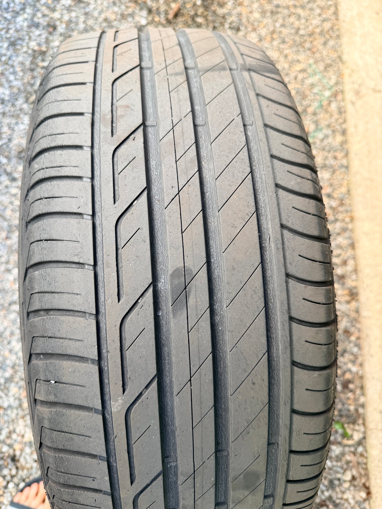 215/55/17 - Estive - Bridgestone - DOT 2018 - Usato