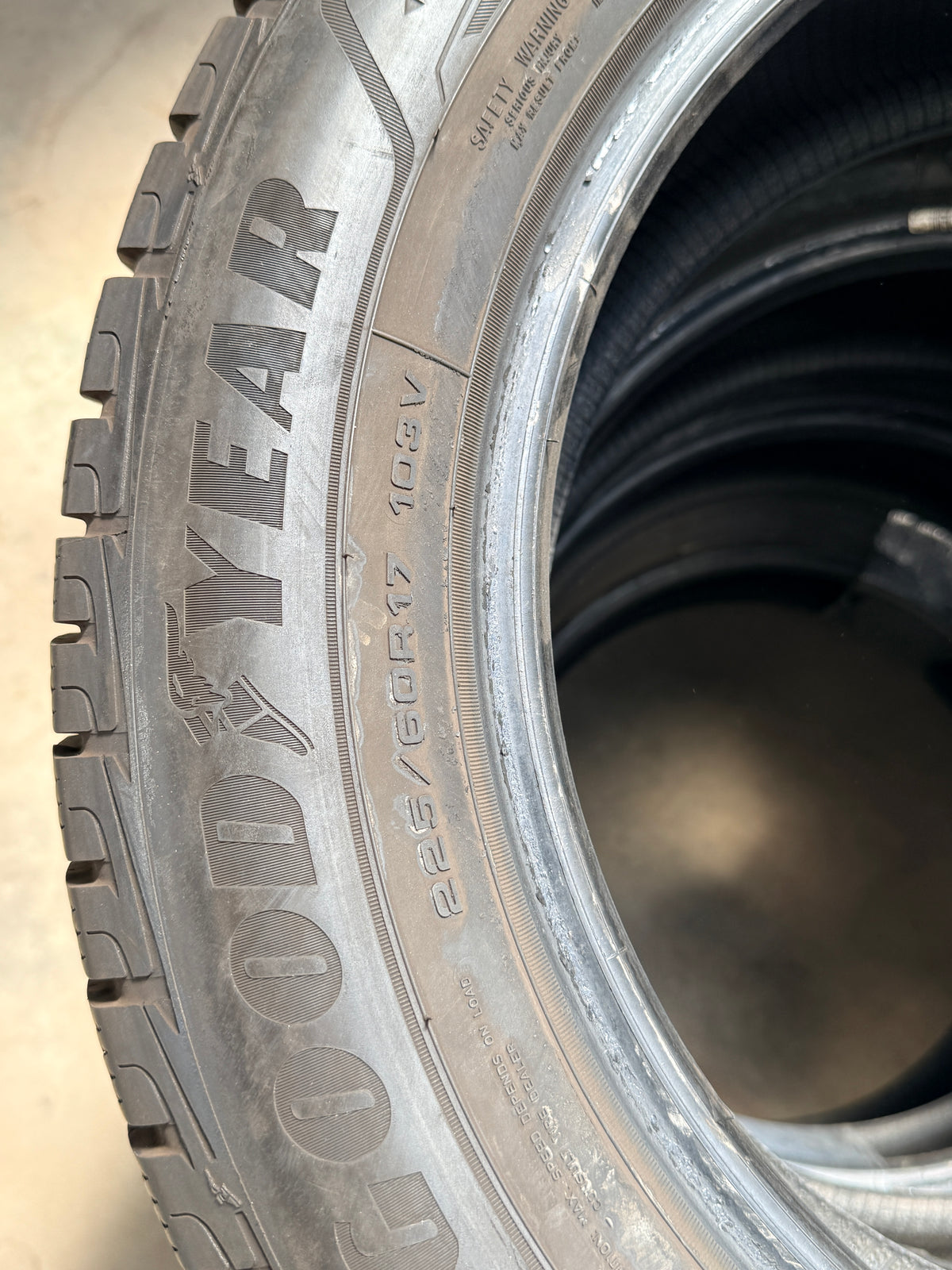 225/60/17 - Invernali - Goodyear - DOT 2021 - Usato