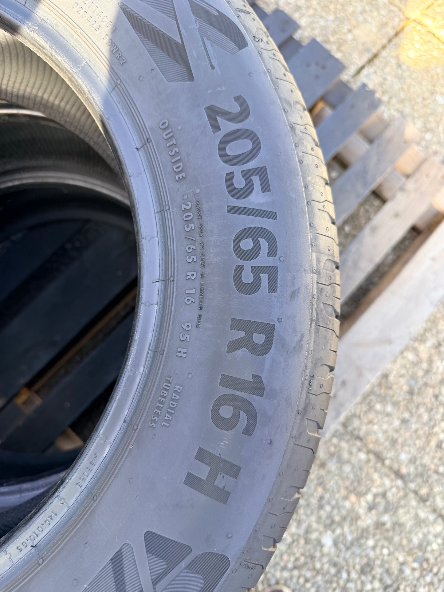 205/65/16-Estive-Continental- DOT 2020- Usato
