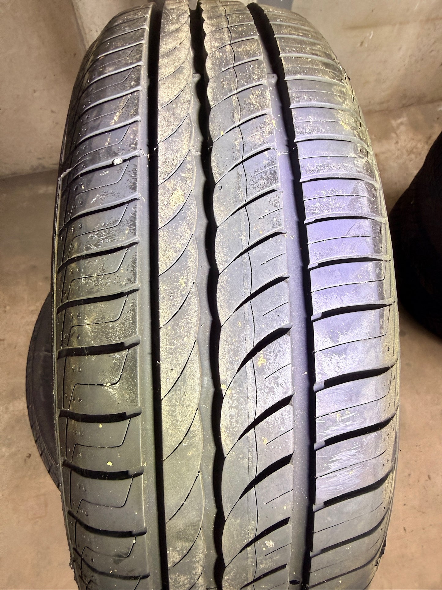 185/65/15 - Estive - Pirelli - DOT 2021-2023 - Usato