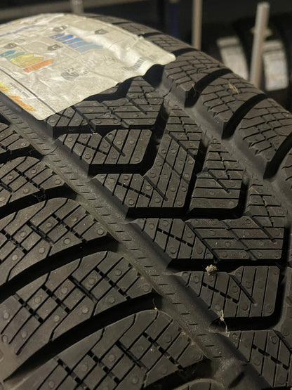 235/65/19 - Invernali - Pirelli - DOT 2022 - Nuovo