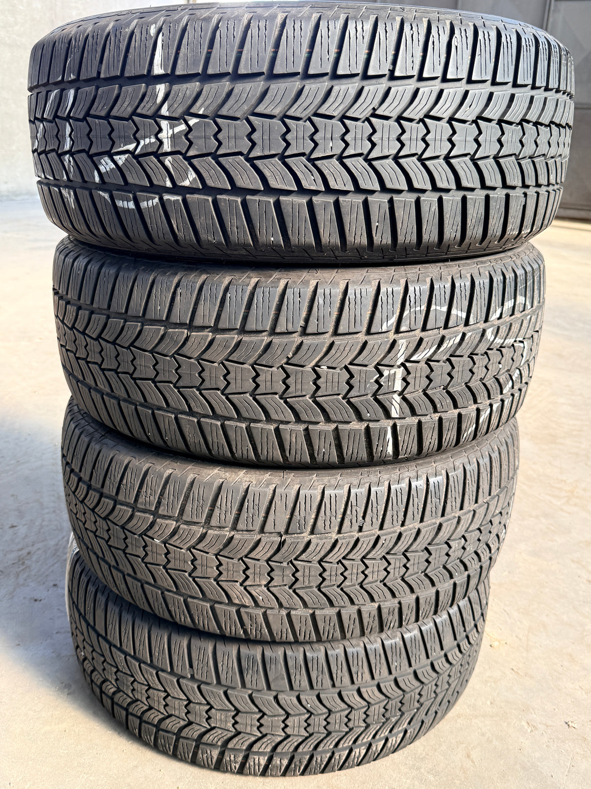 215/55/17 - Invernali - Goodyear - DOT 2021 - Usato