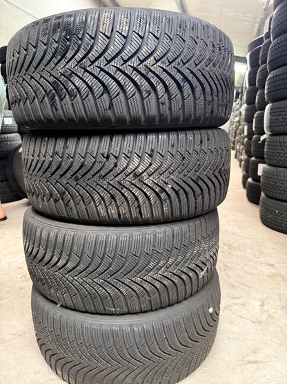 225/45/17 - invernali - Hankook - DOT 2021 - Usato