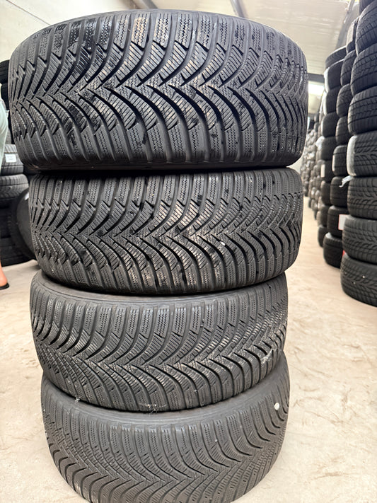 225/45/17 - invernali - Hankook - DOT 2021 - Usato
