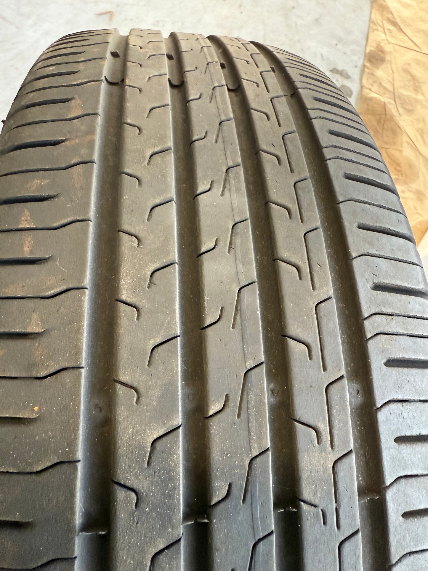 235/65/17 - estive - Continental - DOT 2023 - Usato