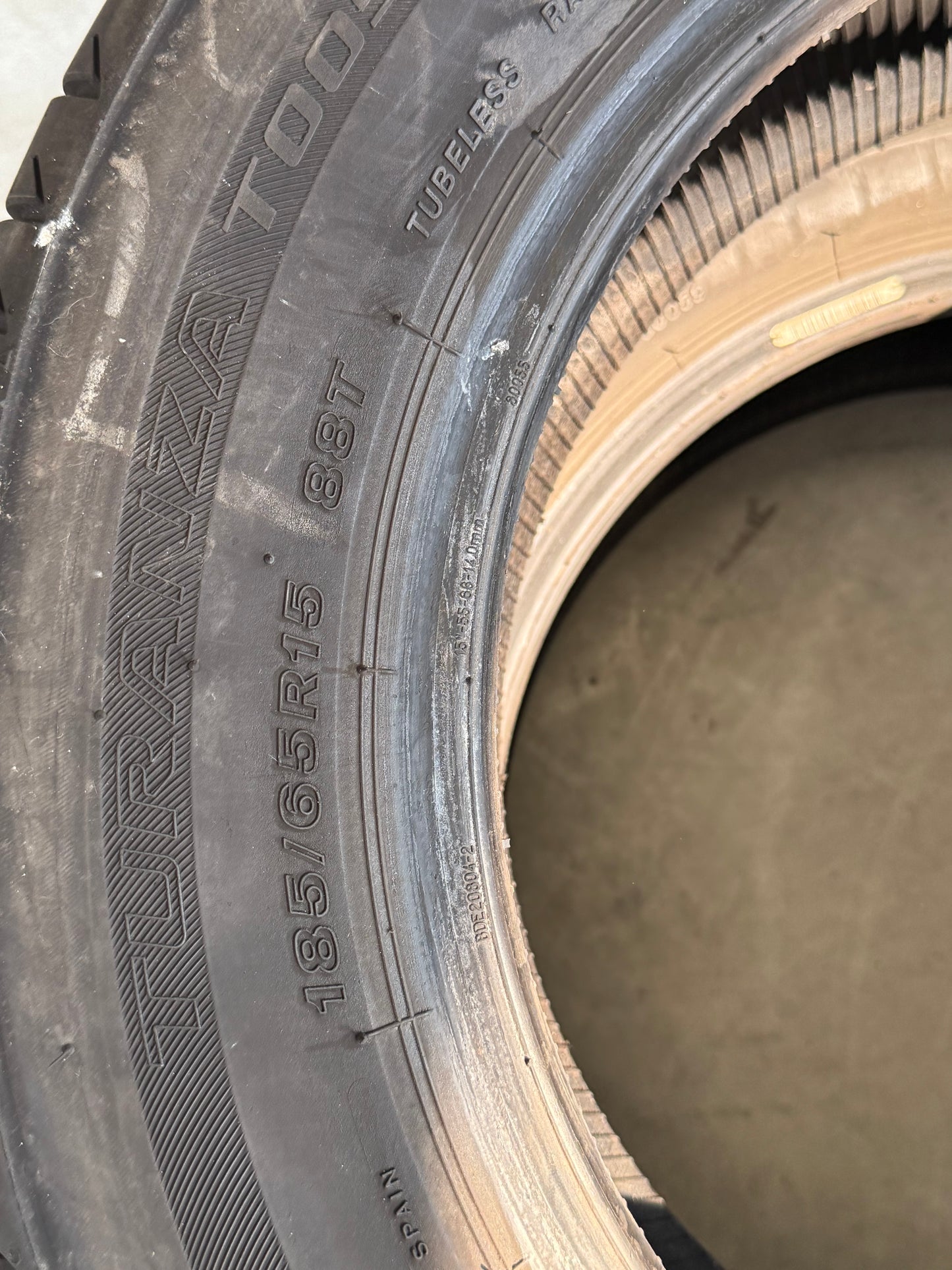185/65/15 - Estive - Bridgestone - DOT 2021 - Usato