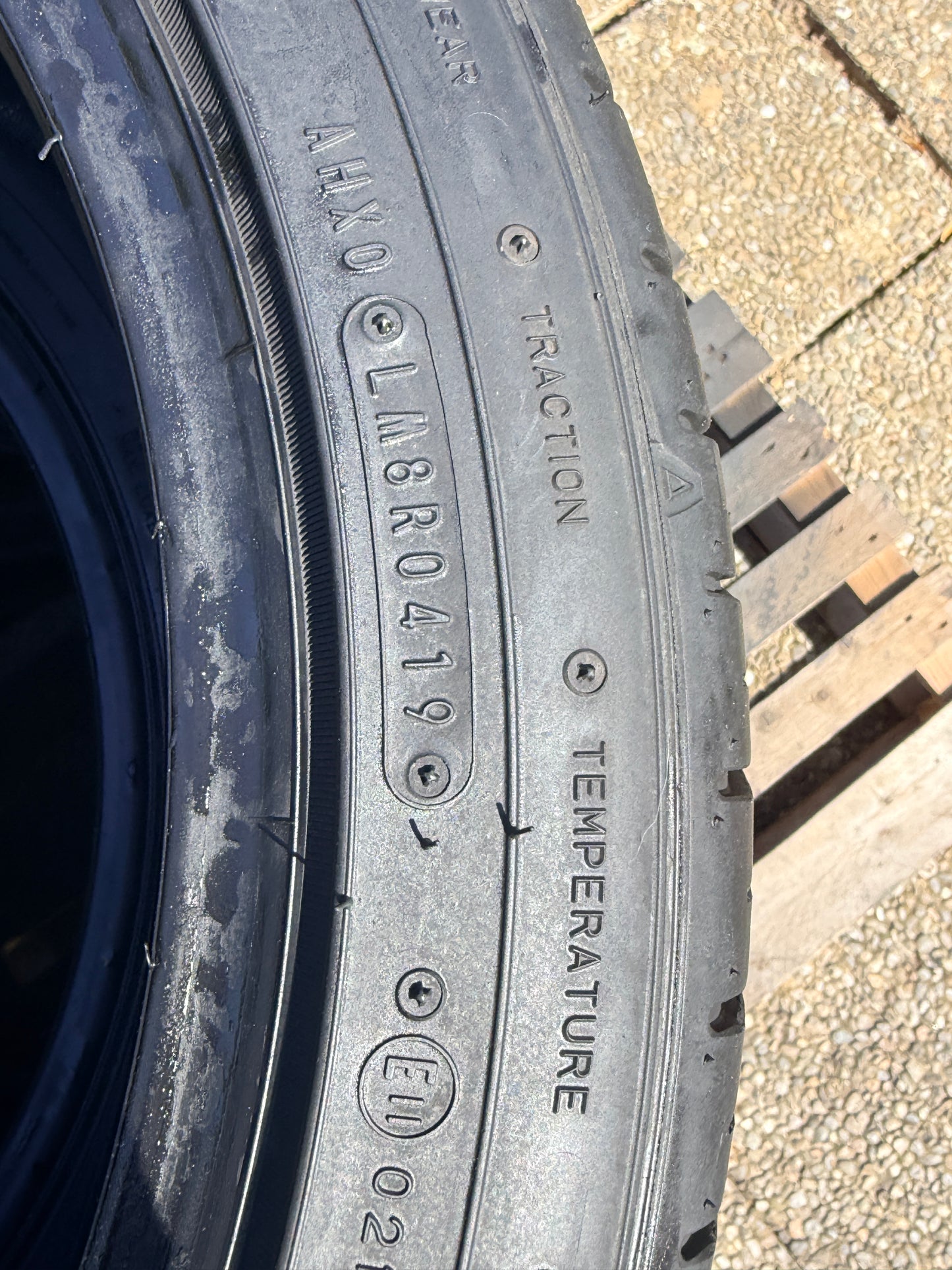 215/45/18 - Estive - Falken - DOT 2019 - Usato
