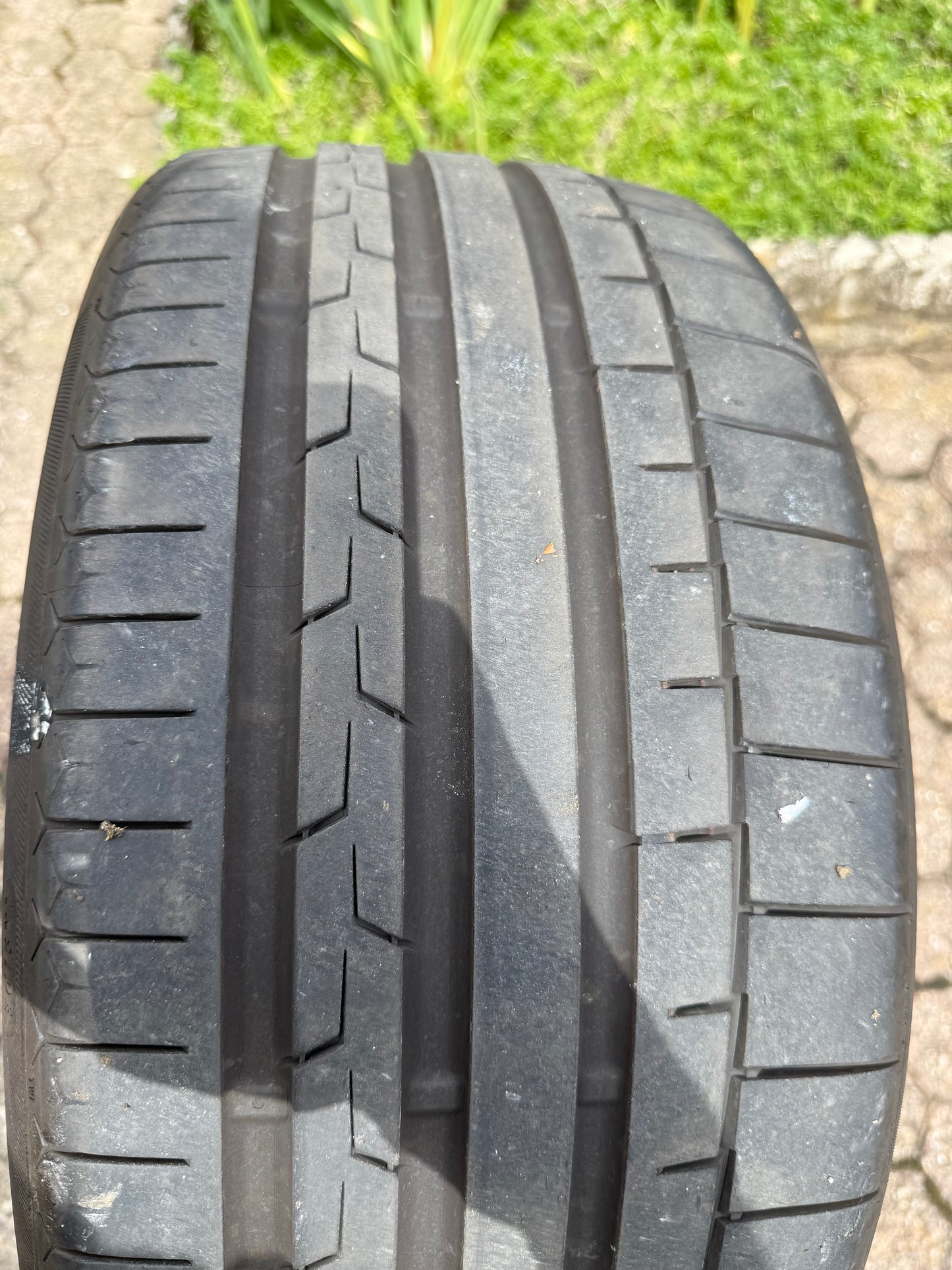 235/35/19 - Estive - Continental - DOT 2022 - Usato