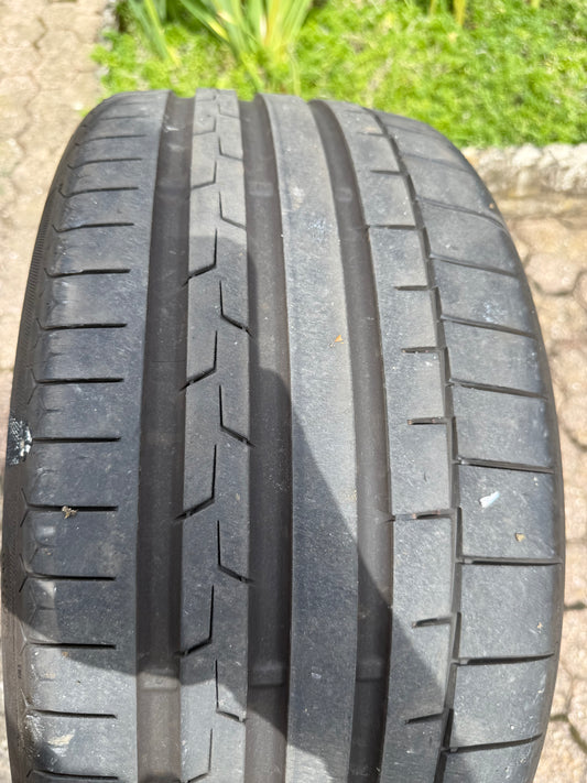 235/35/19 - Estive - Continental - DOT 2022 - Usato