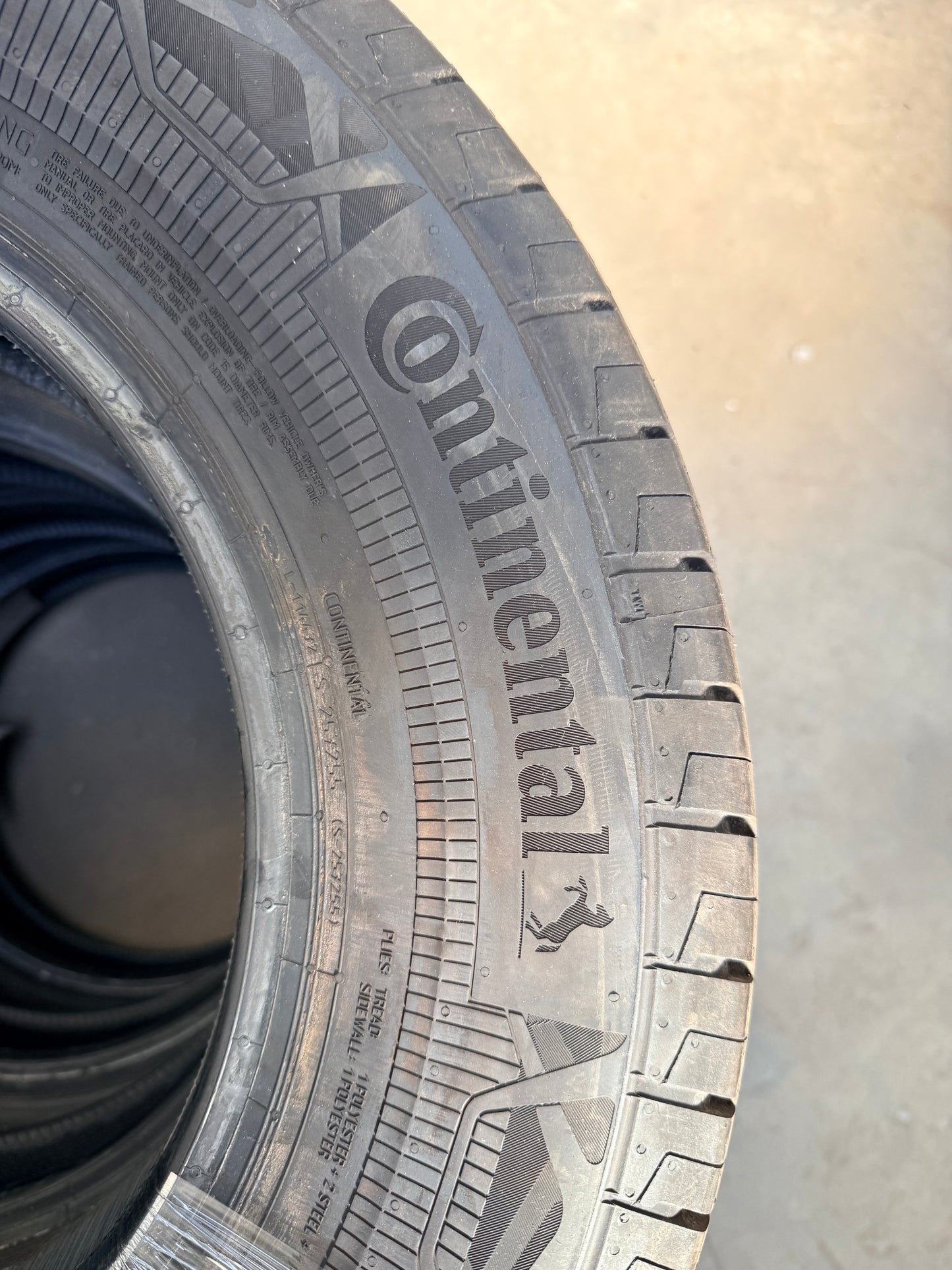 215/70/15C - Estive - Continental - DOT 2024 - Nuove - Demo