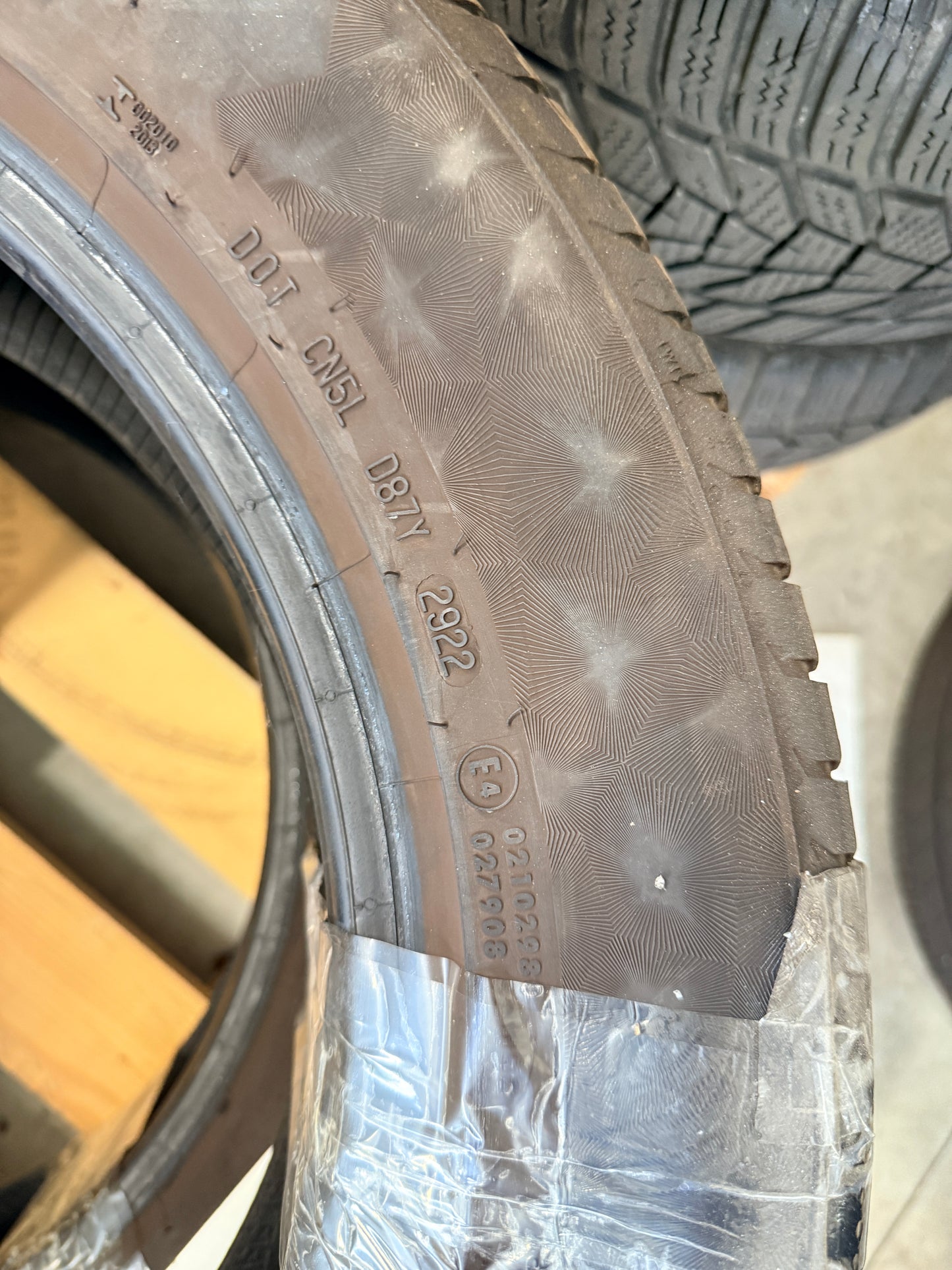 225/55/18- Estive-Continental - DOT 2022 - Usato