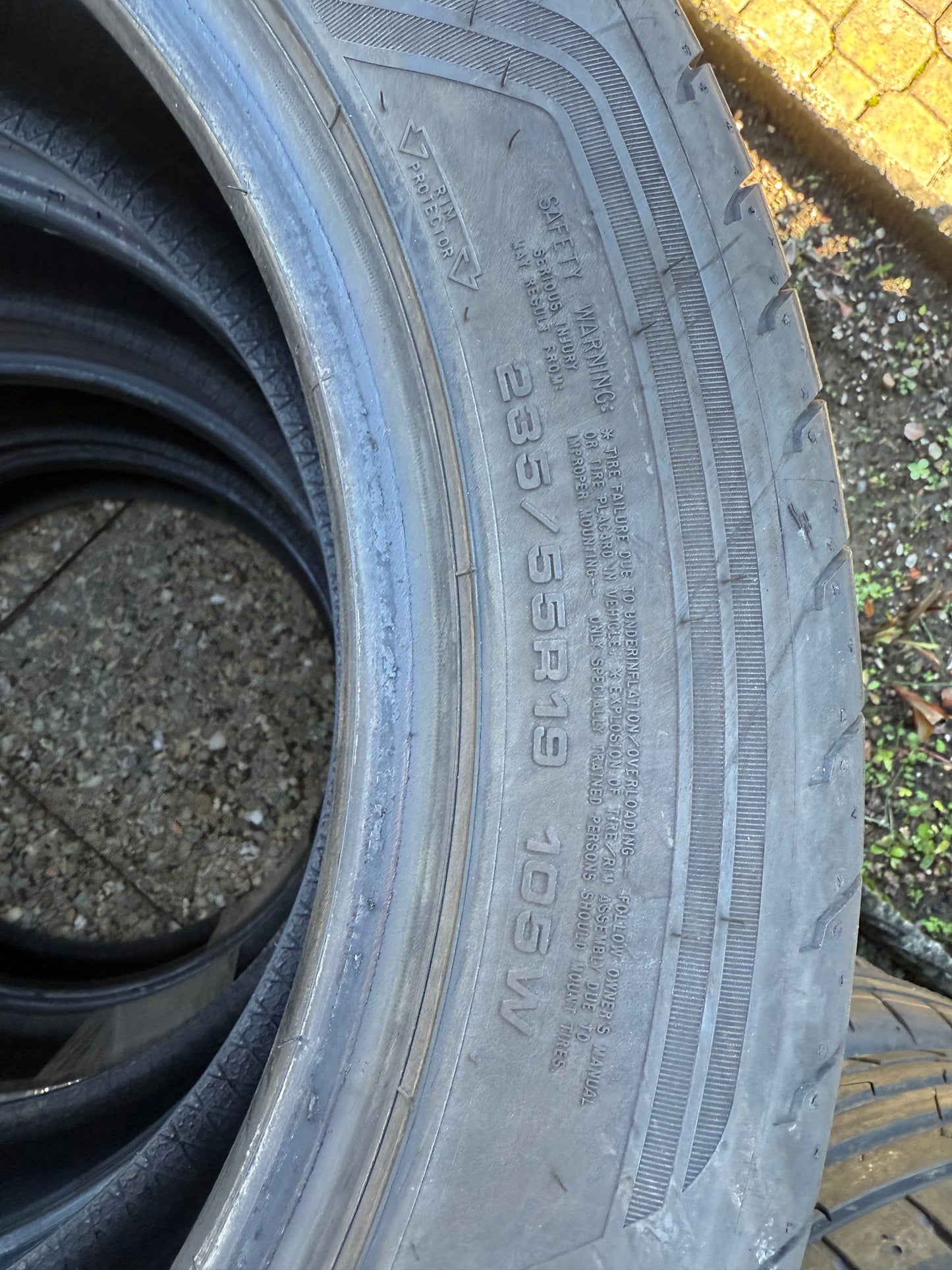 235/55/19 - Estive - Goodyear - DOT 2023 - Usato