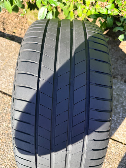 245/40/19 - Estive - Bridgestone - DOT 2022 - Usato