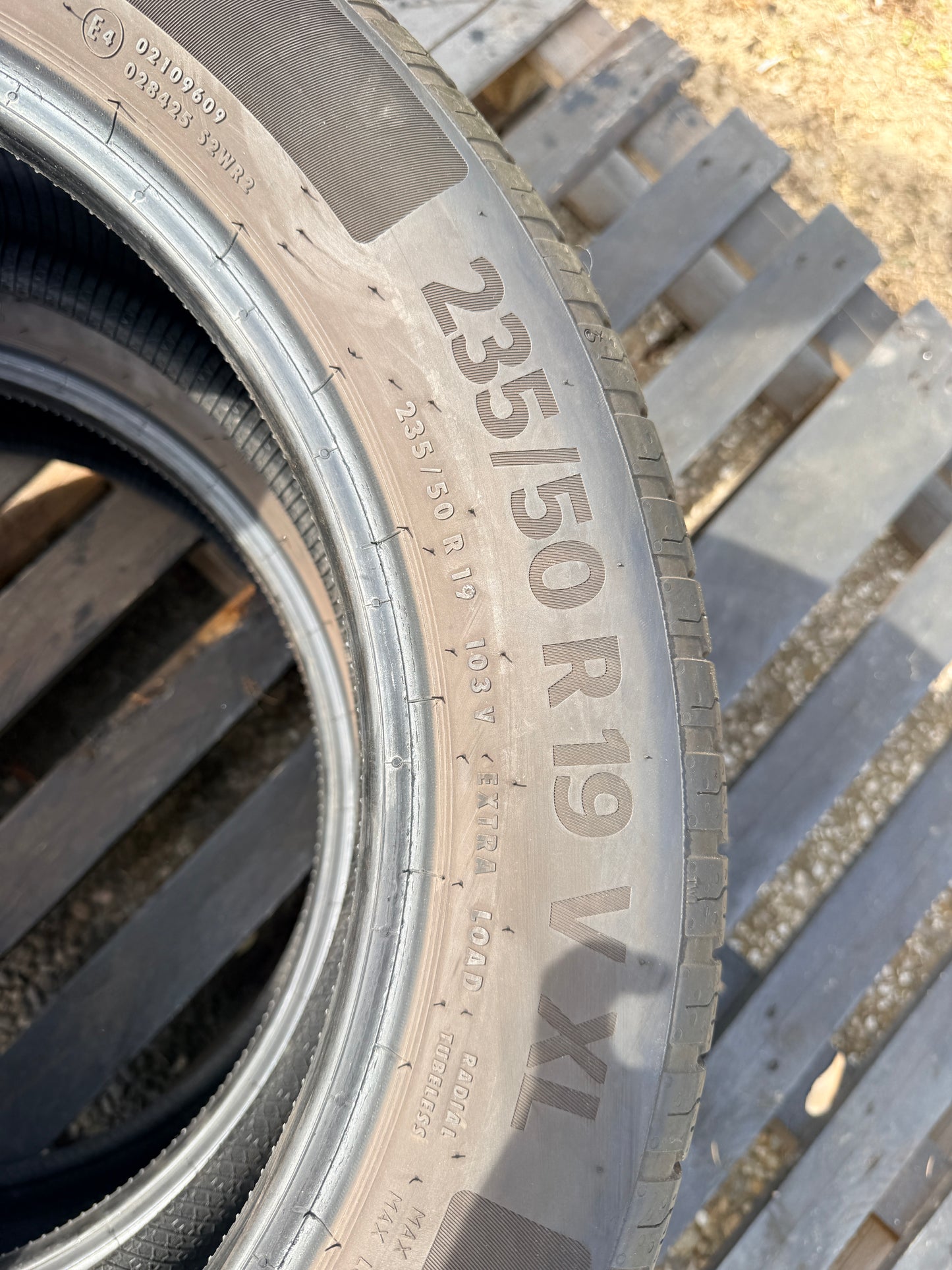 235/50/19 - Estive - Continental - DOT 2021 - Usato
