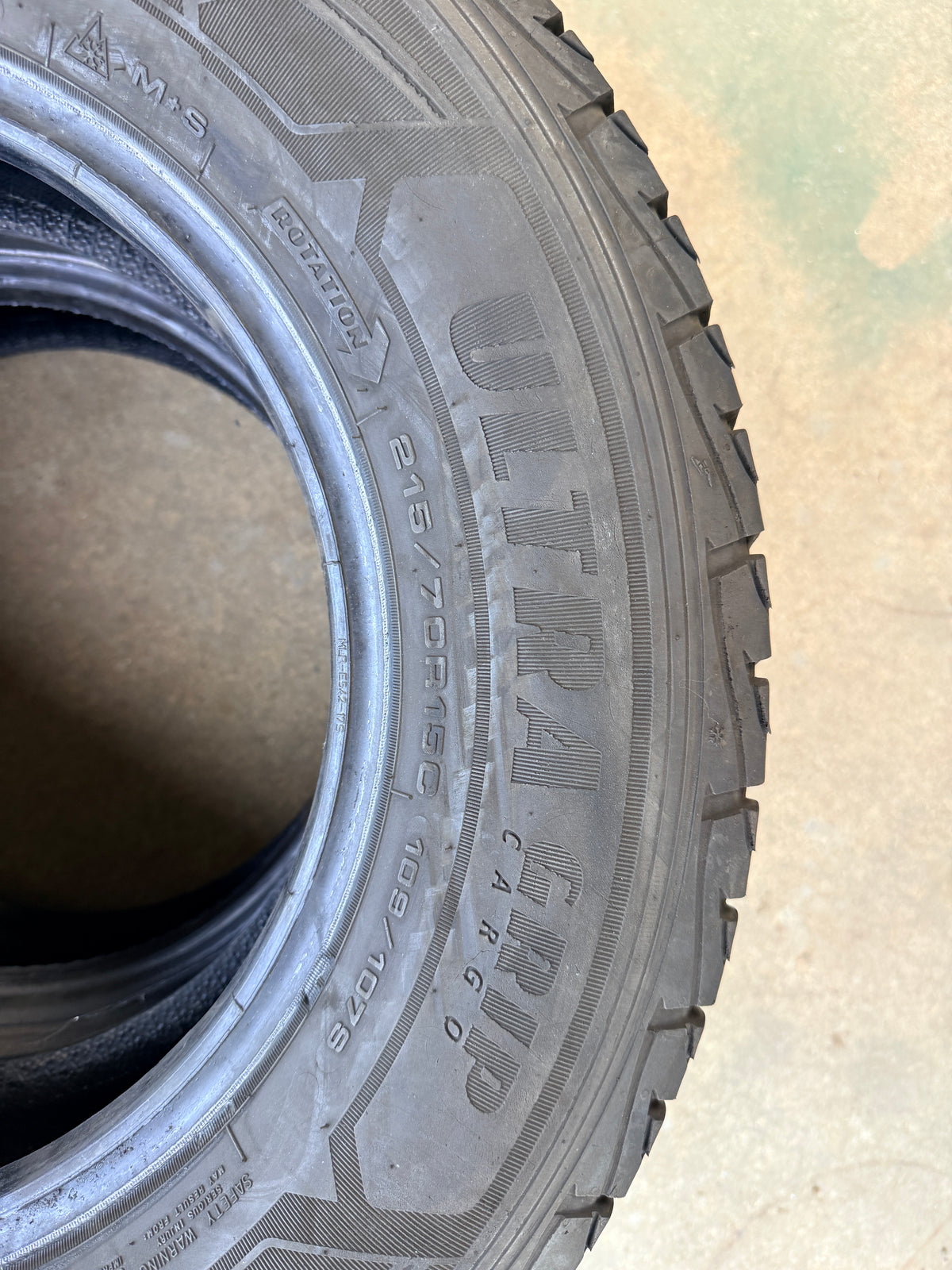 215/70/15C - Invernali - Goodyear - DOT 2024 - Usato