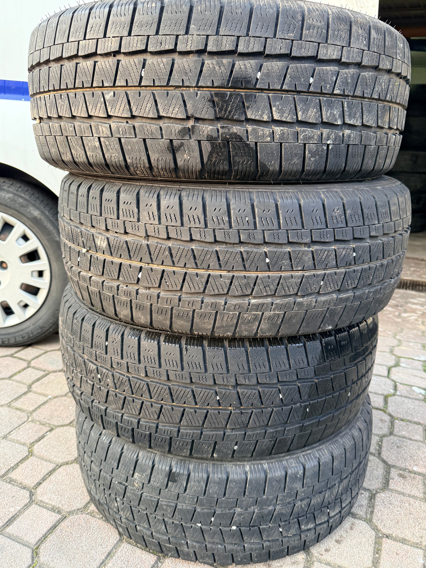 225/55/17C - Invernali - Falken - DOT 2024 - Usato