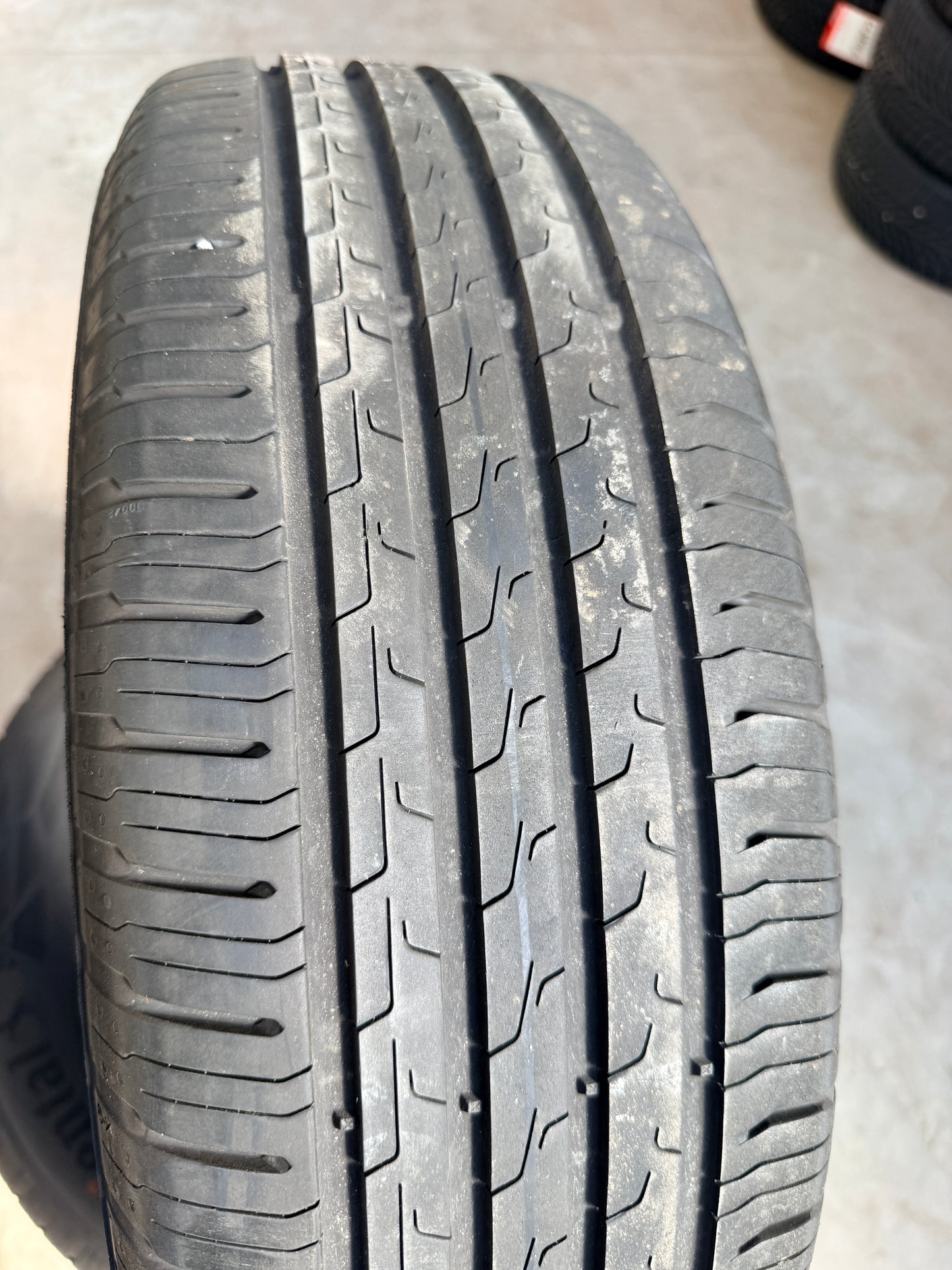 215/65/17 - Estive - Continental - DOT 2023 - Usato