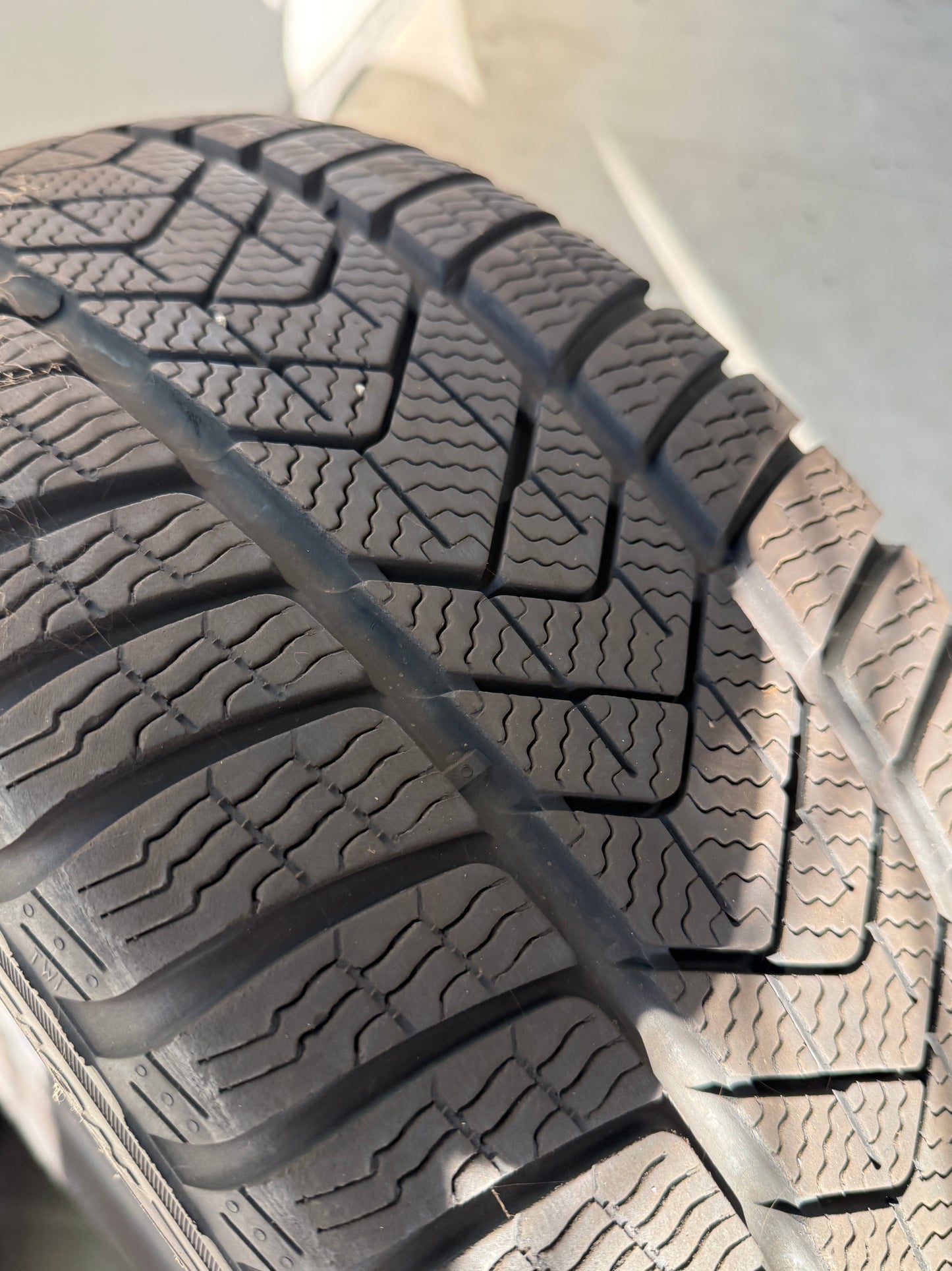 225/45/17 - Invernali - Pirelli - DOT 2023 - Usato