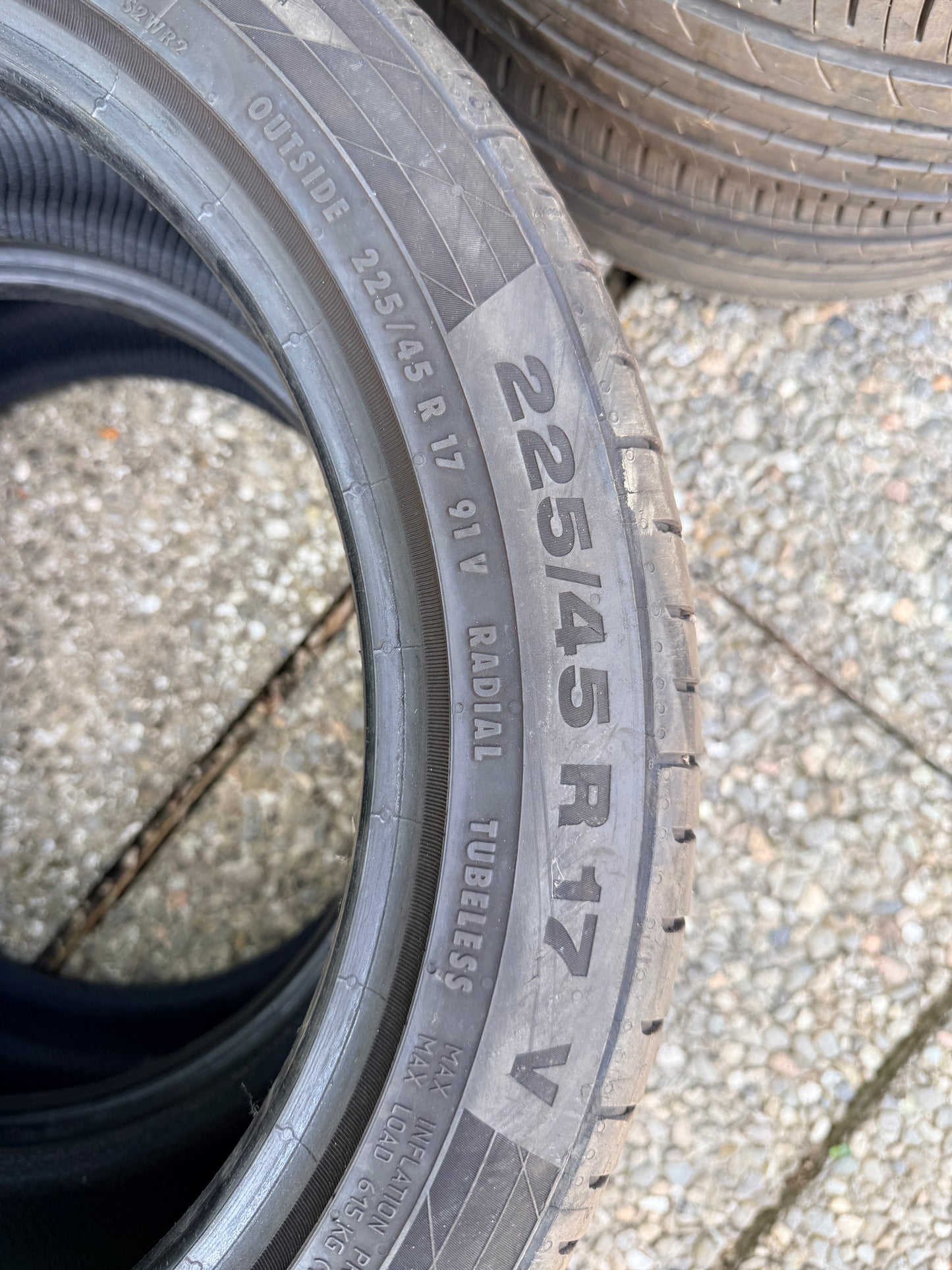 225/45/17 - Estive - Continental - DOT 2019 - Usato