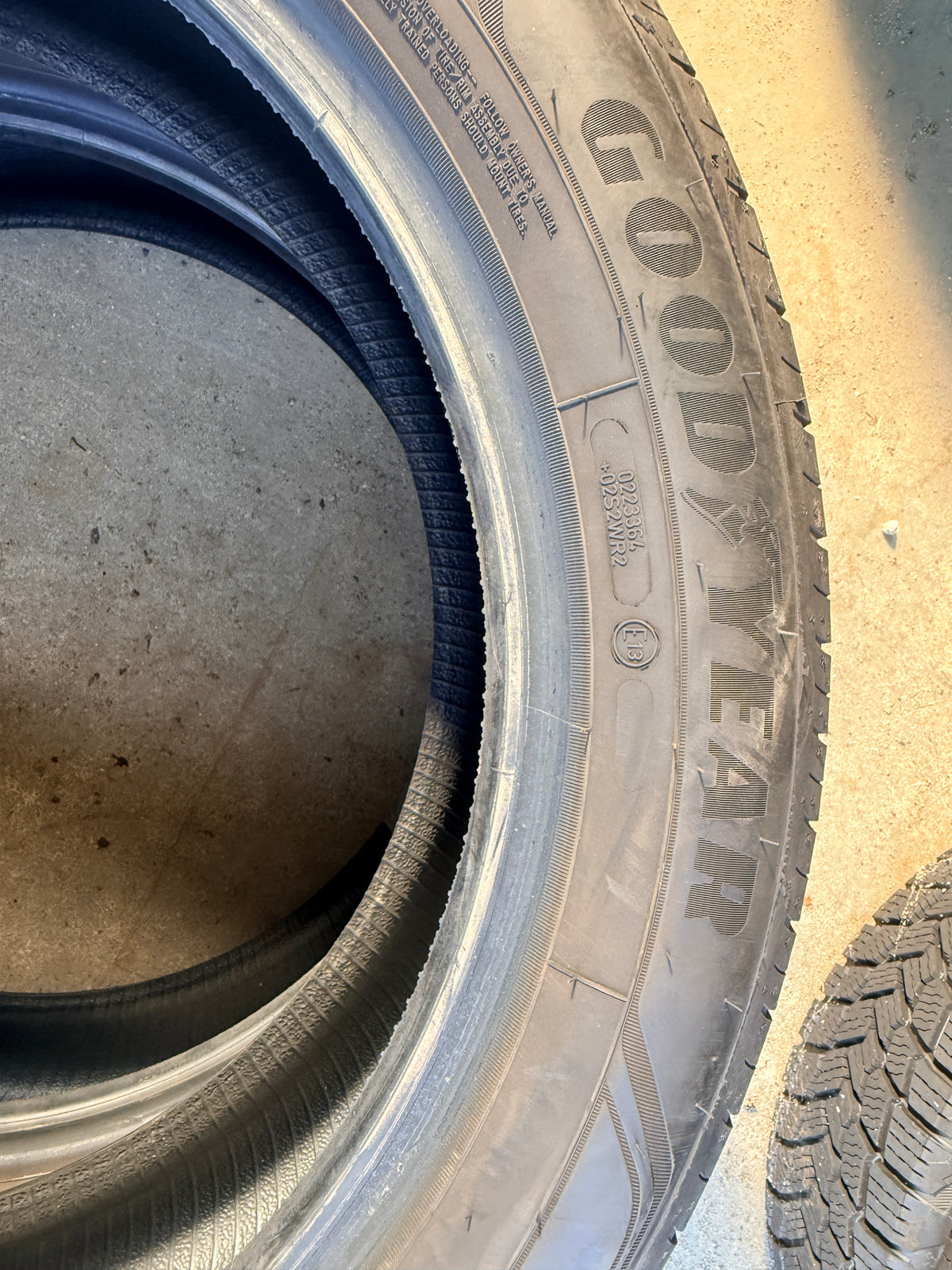 205/55/19 - Estive - Goodyear - DOT 2024 - Usato