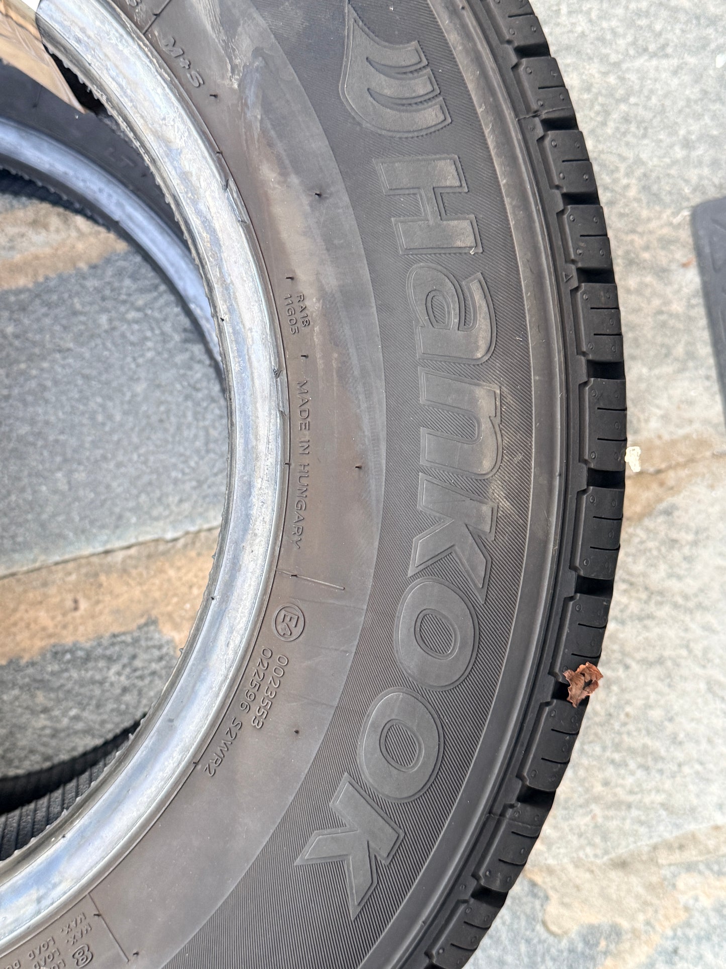 215/70/15C - Estive - Hankook - DOT 2024 - Usato