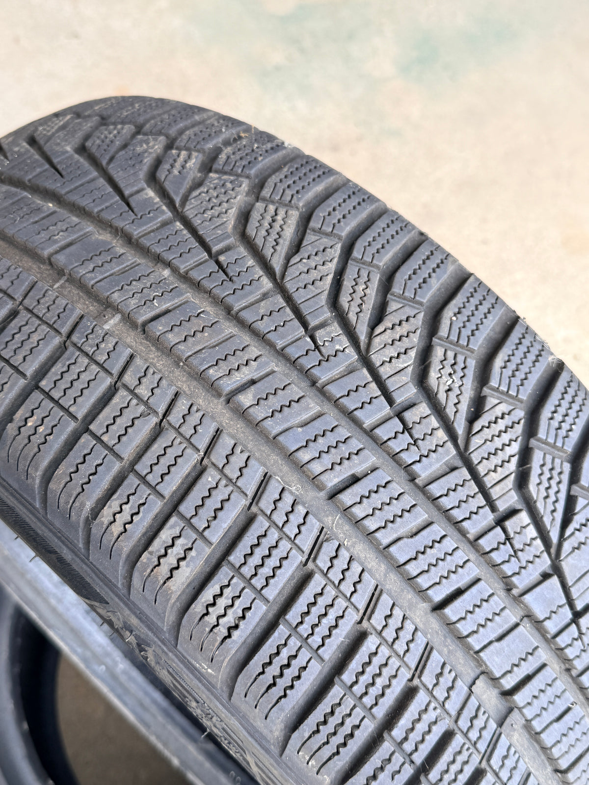 215/45/16 - Invernali - Hankook - DOT 2020 - Usato