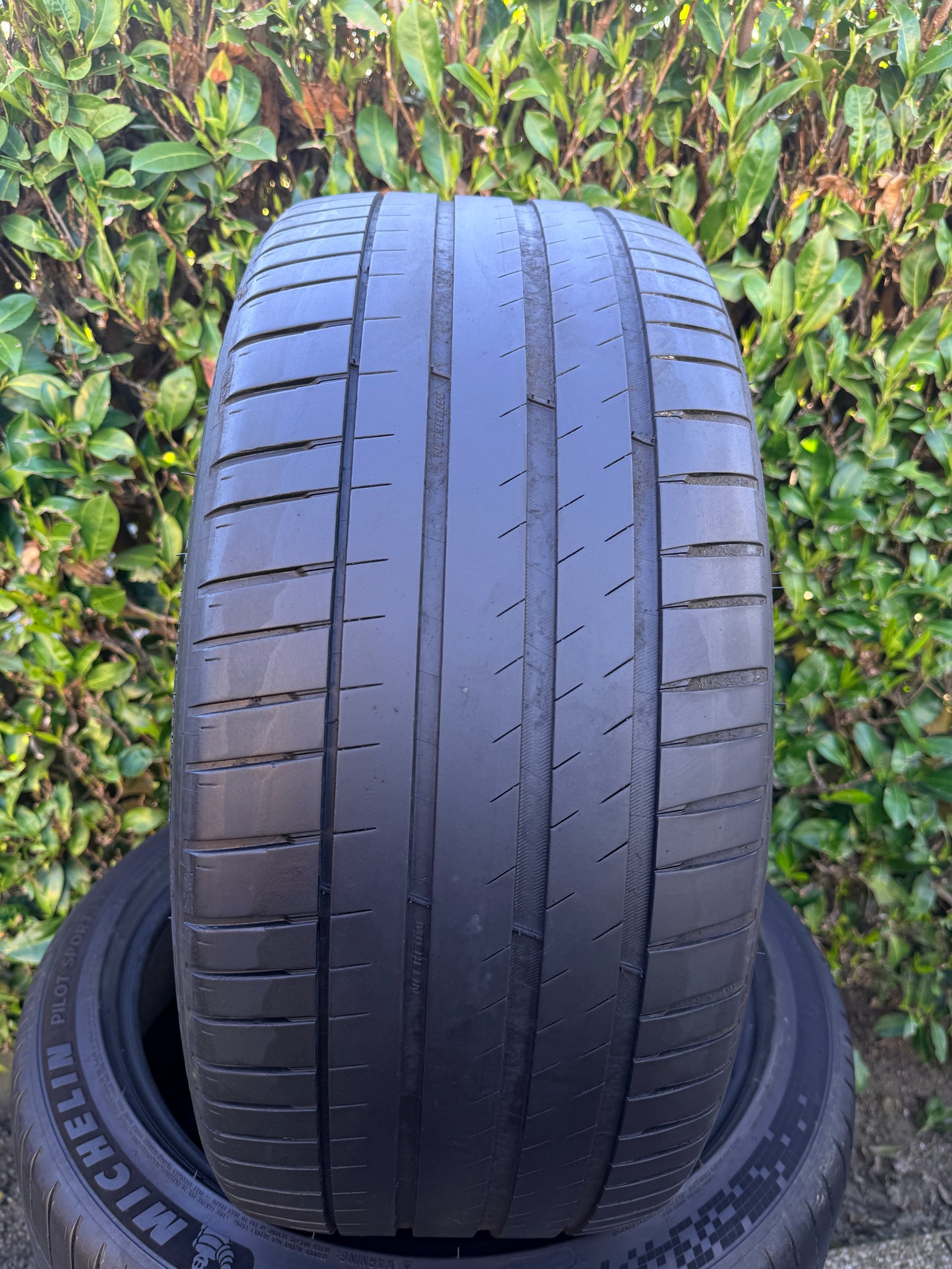 255/40/20- Estive - Michelin EV - DOT 2022 - Usato
