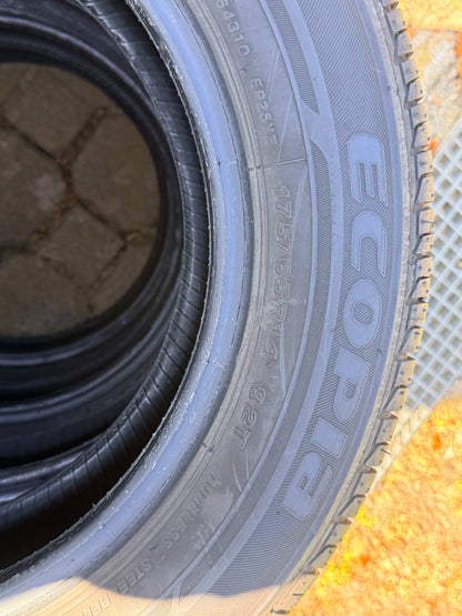 175/65/14 - Estive - Bridgestone - DOT 2015 - Usato