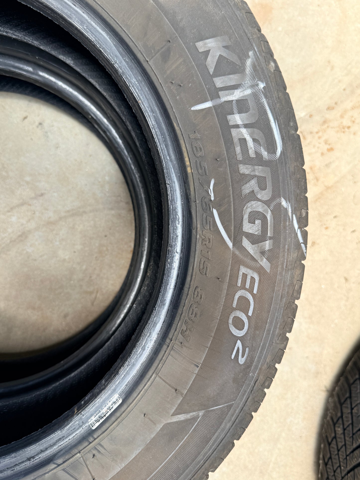 185/65/15 - Estive - Hankook - DOT 2024 - Usato