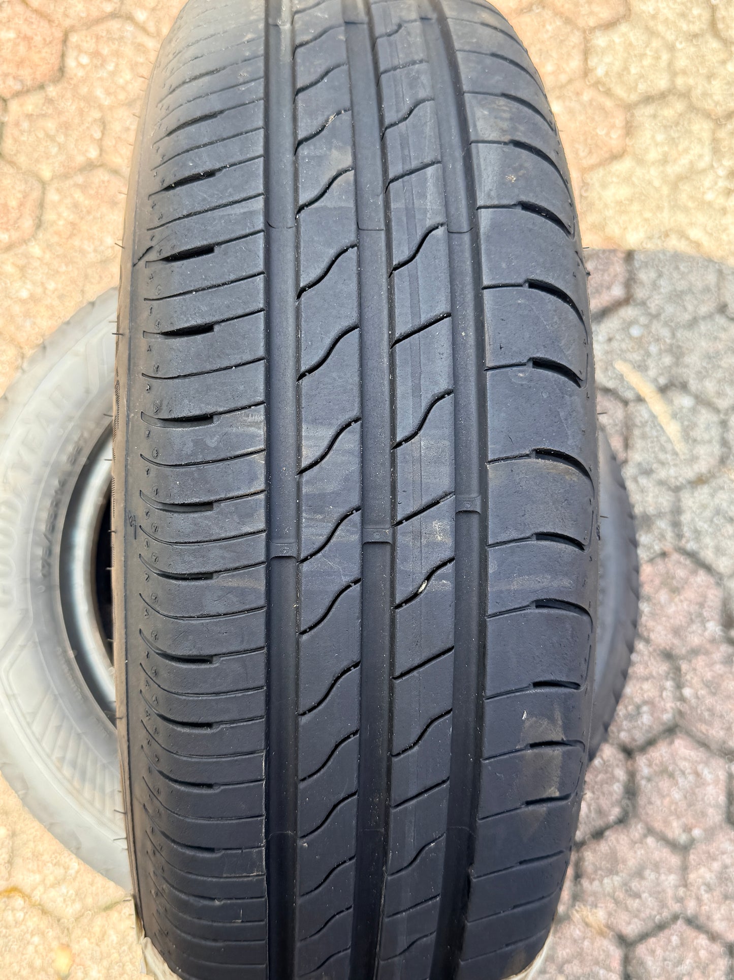 175/65/14 - Estive - Goodyear - DOT 2025 - Usato