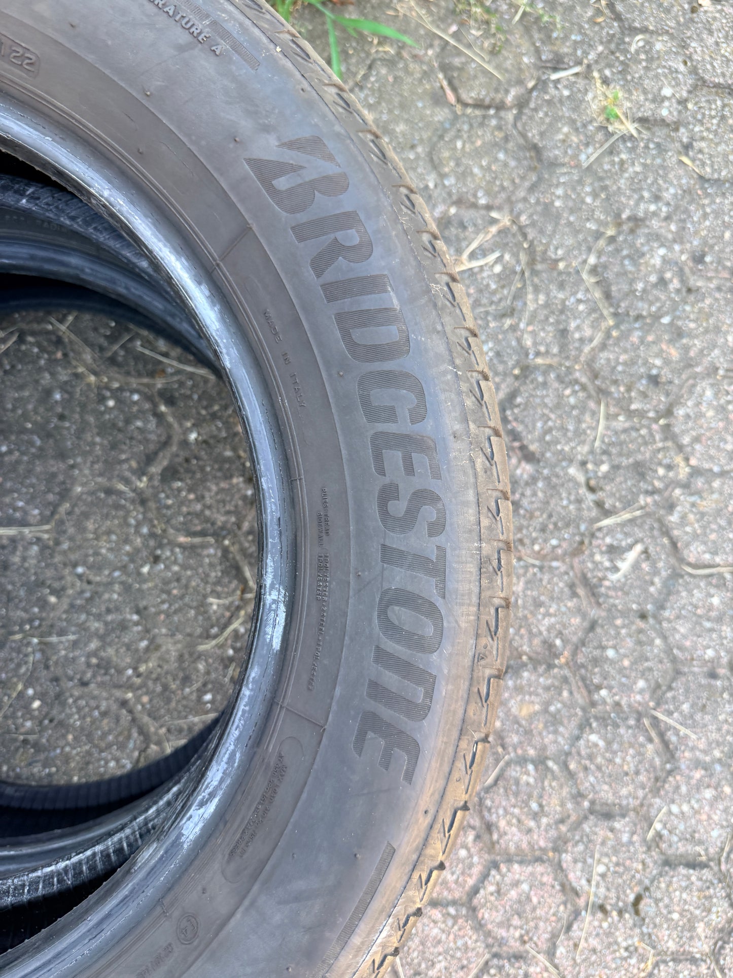 215/60/17 - Estive - Bridgestone - DOT 2022 - Usato
