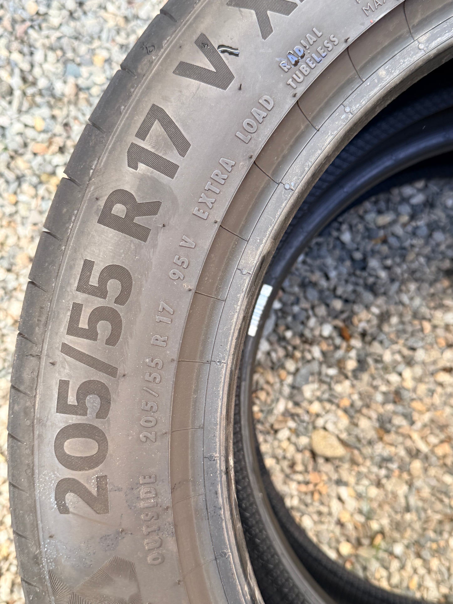 205/55/17 - Estive - Continental - DOT 2024 - Usato