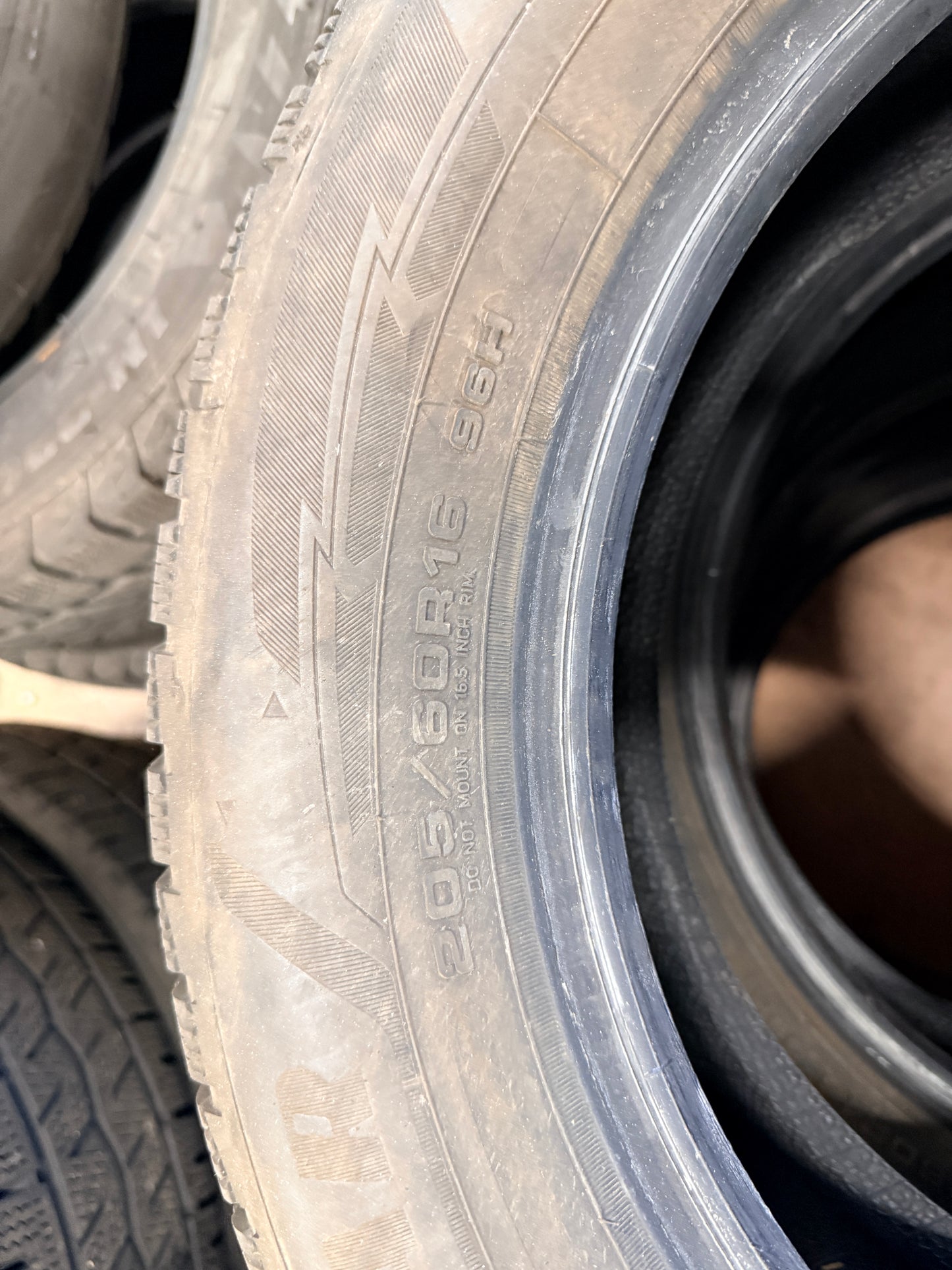 205/60/16 - Invernali - Goodyear - DOT 2024 - Usato