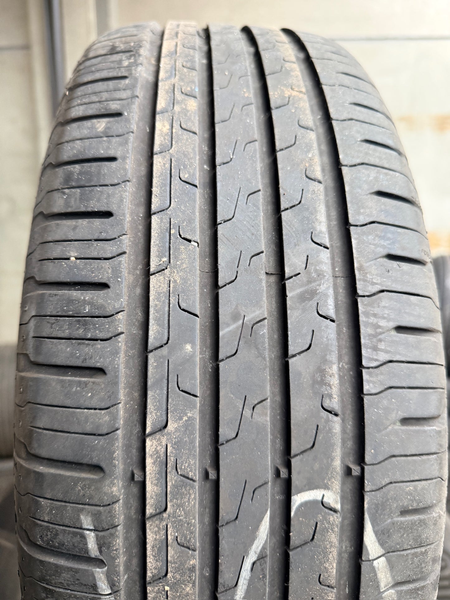 205/60/16 - Estive - Continental - DOT 2020 - Usato