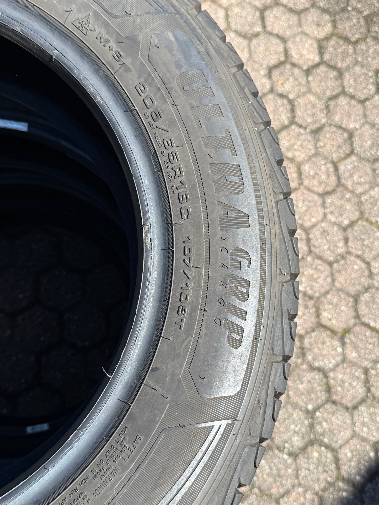 205/65/16C - Invernali - Goodyear - DOT 2023 - Usato