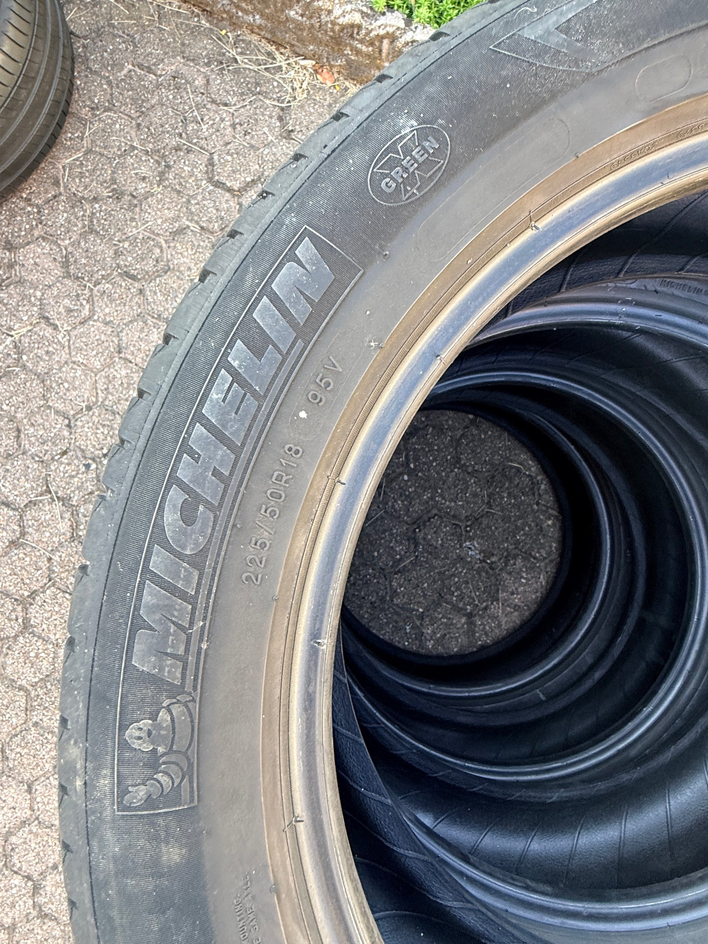 225/50/18 - Estive - Michelin - DOT 2019 - Usato
