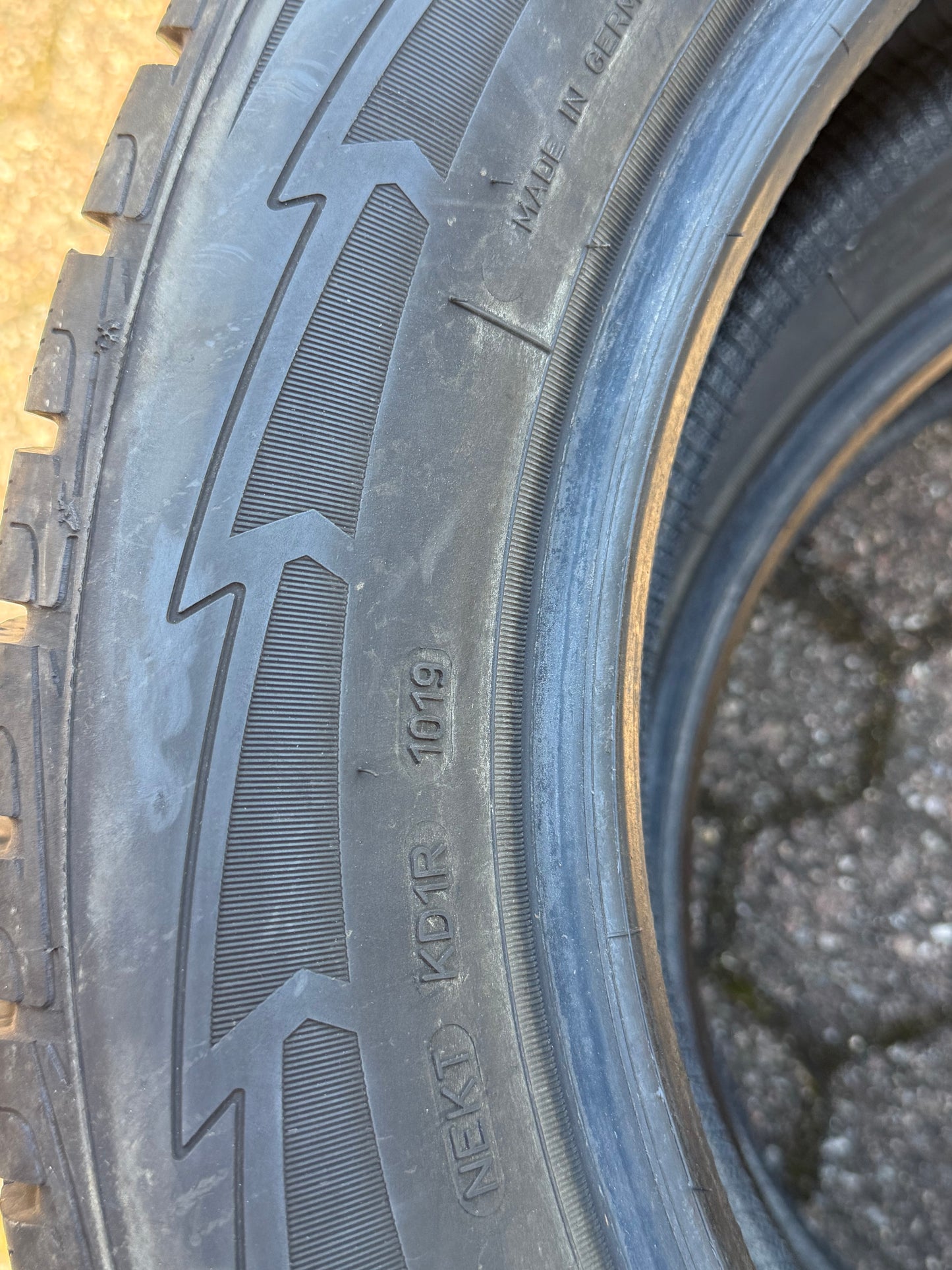 215/60/17 - Invernali - Goodyear - DOT 2019 - Usato