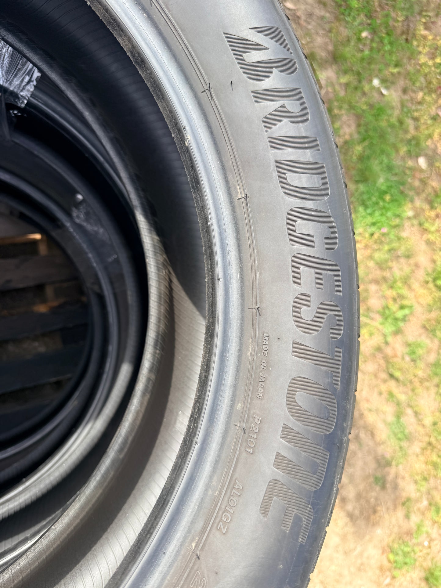 235/50/20 - Estive - Bridgestone - DOT 2020 - Usato