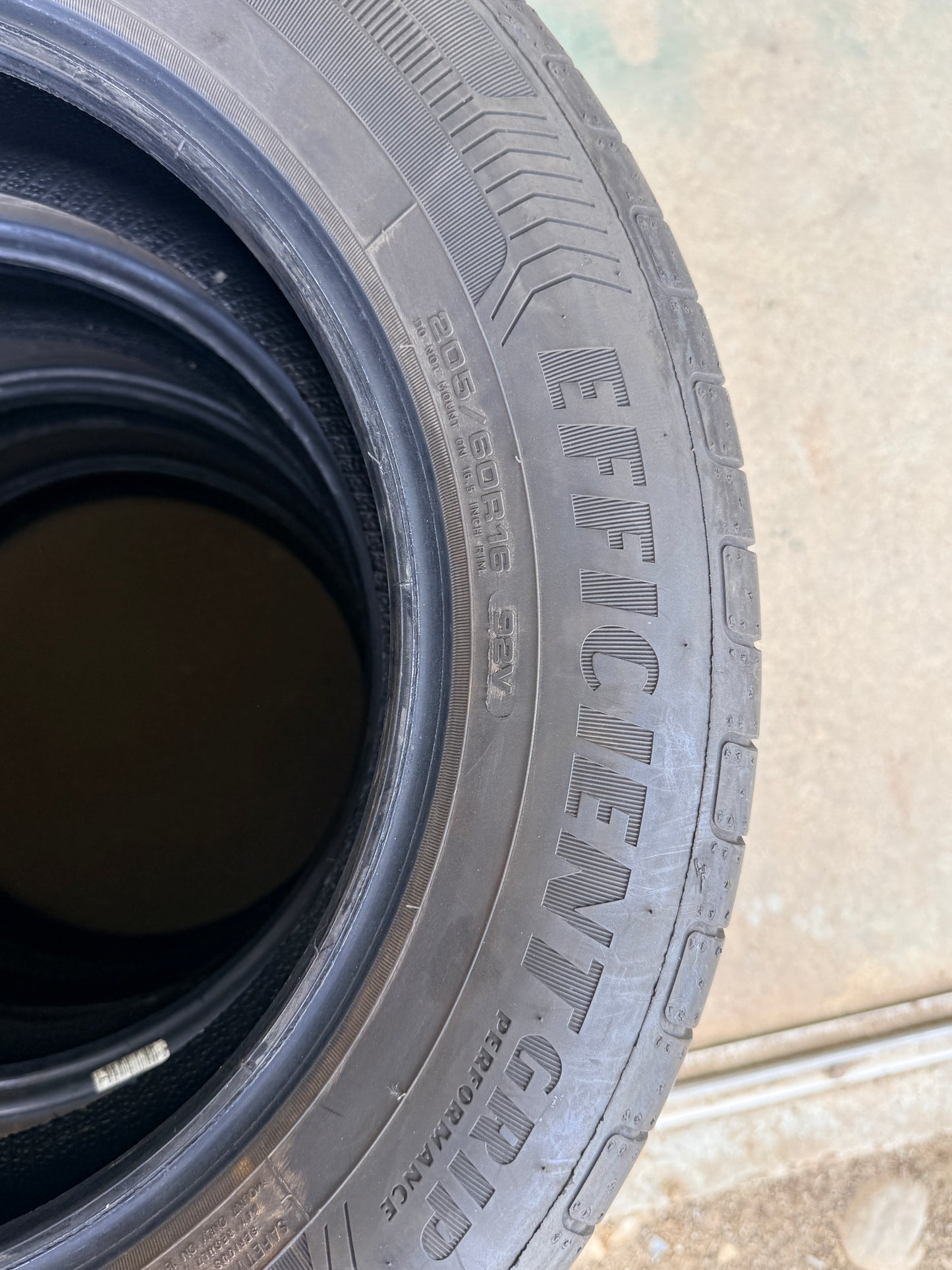 205/60/16 - estive - Goodyear - DOT 2020 - Usato