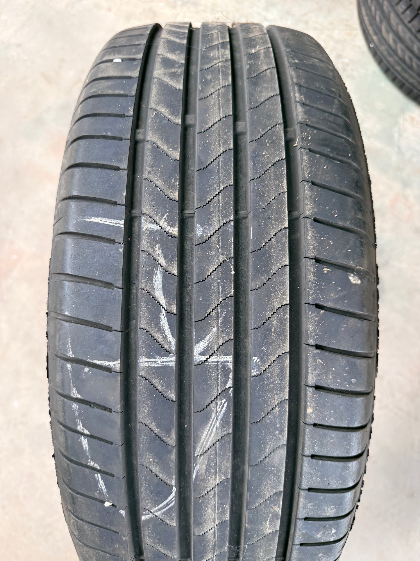 225/55/18- Estive- Bridgestone - DOT 2023 - Usato