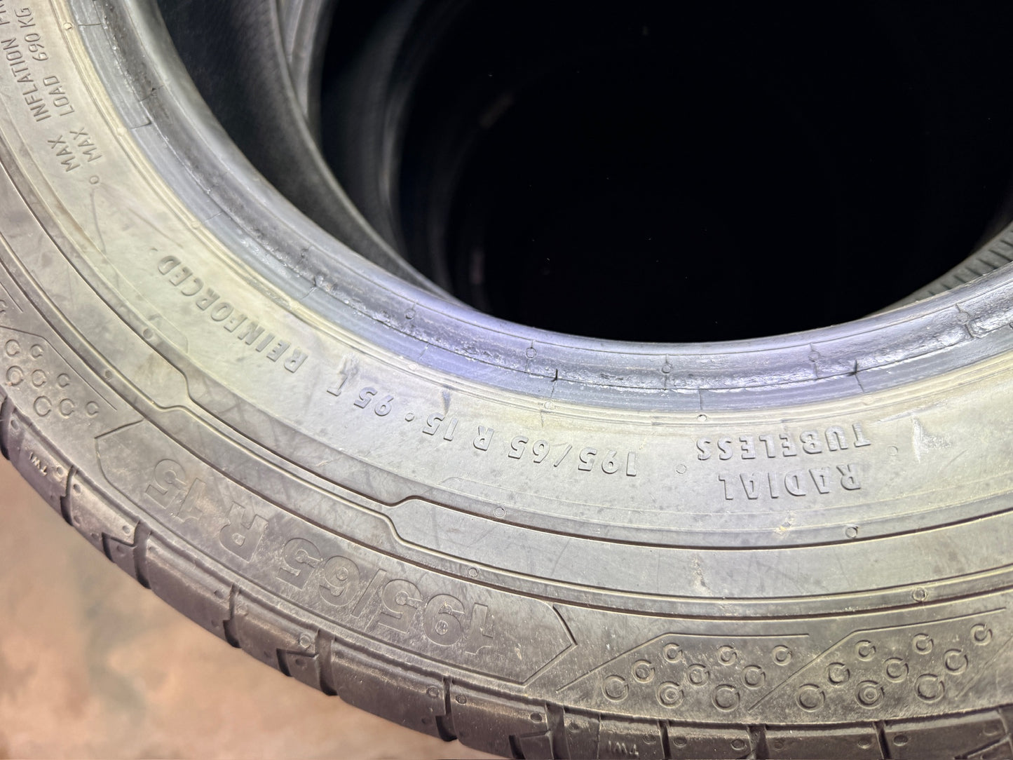 195/65/15-Estive-Continental-DOT 2022-Usato