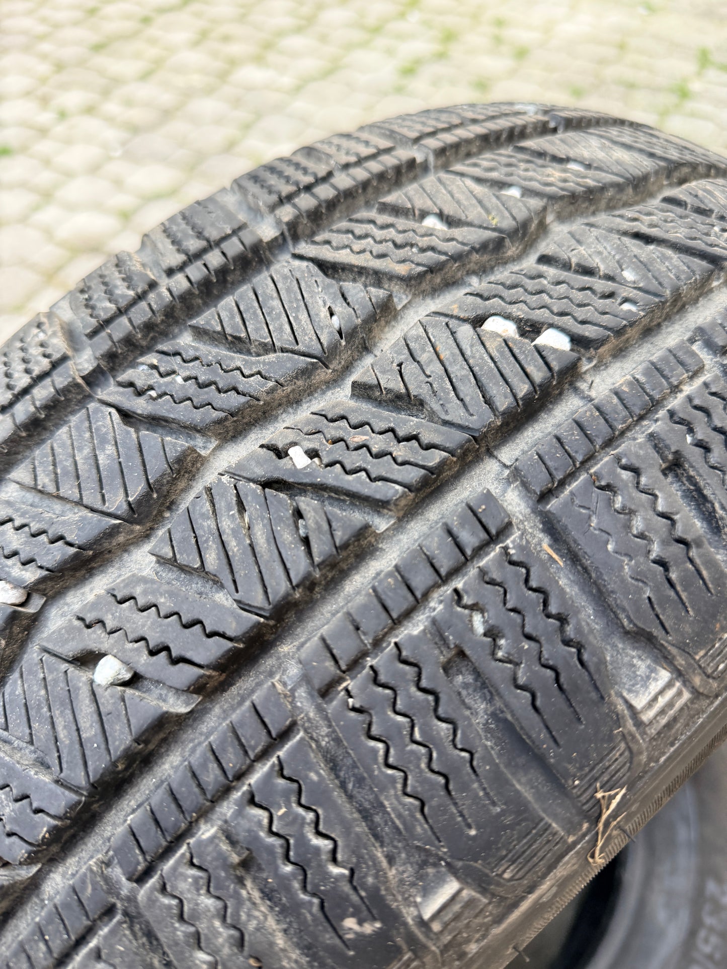 225/55/17C - Invernale - Hankook - DOT 2024 - Usato - Singola