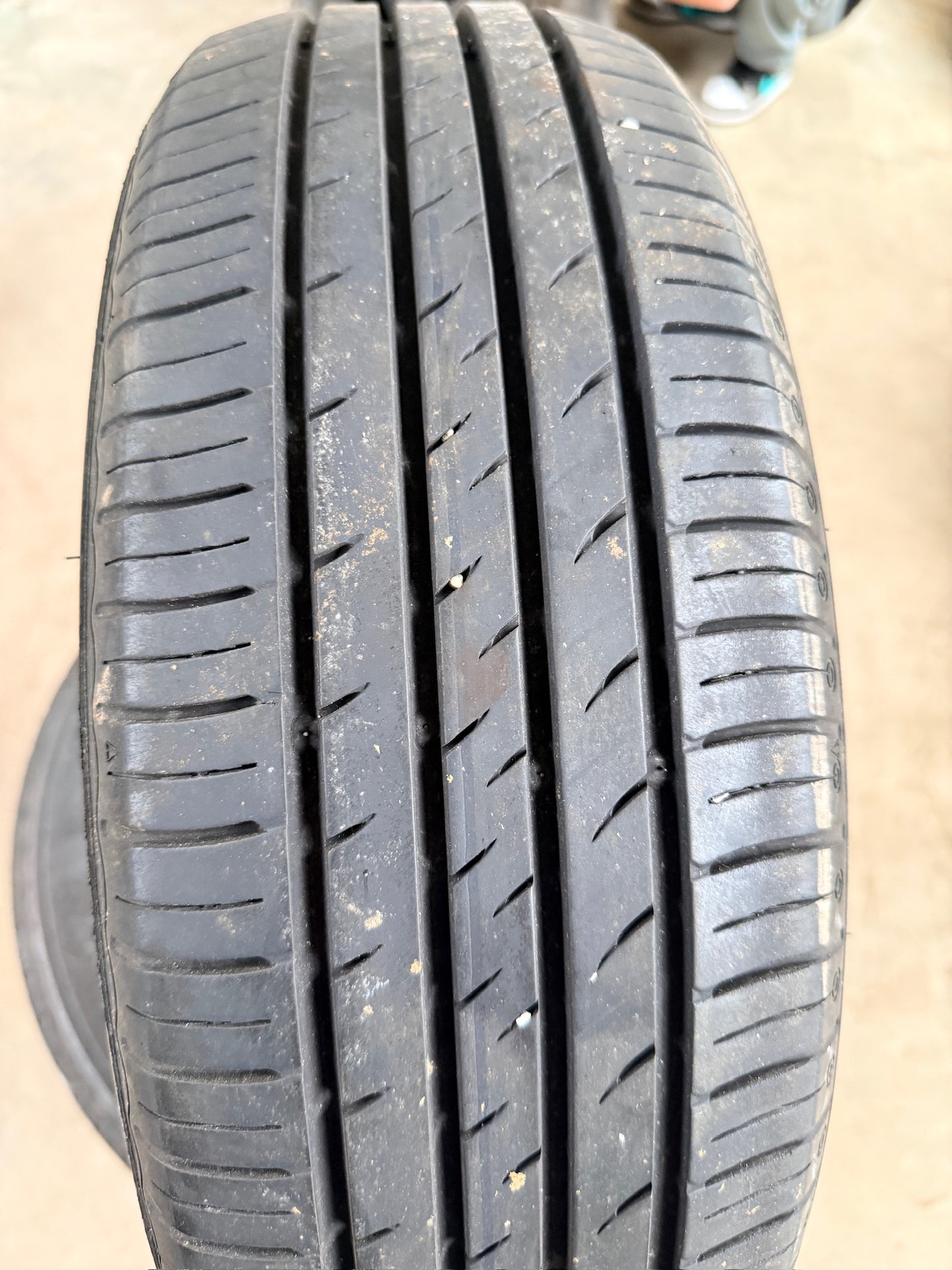 205/60/16 - Estive - Kumho - DOT 2021/2023 - Usato