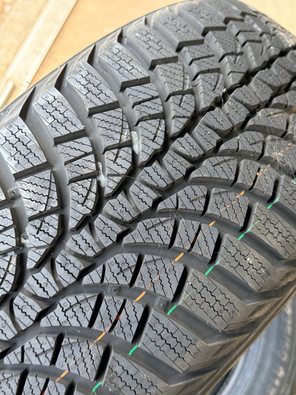 235/50/18 - Invernali - Kumho - DOT 2020 - Nuovo - Demo