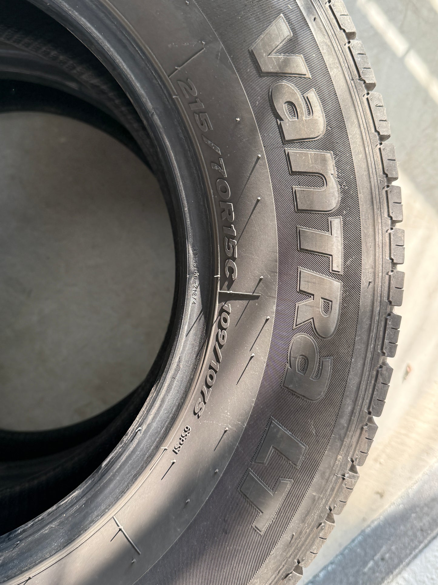215/70/15C - Estive - Hankook - DOT 2024 - Usato