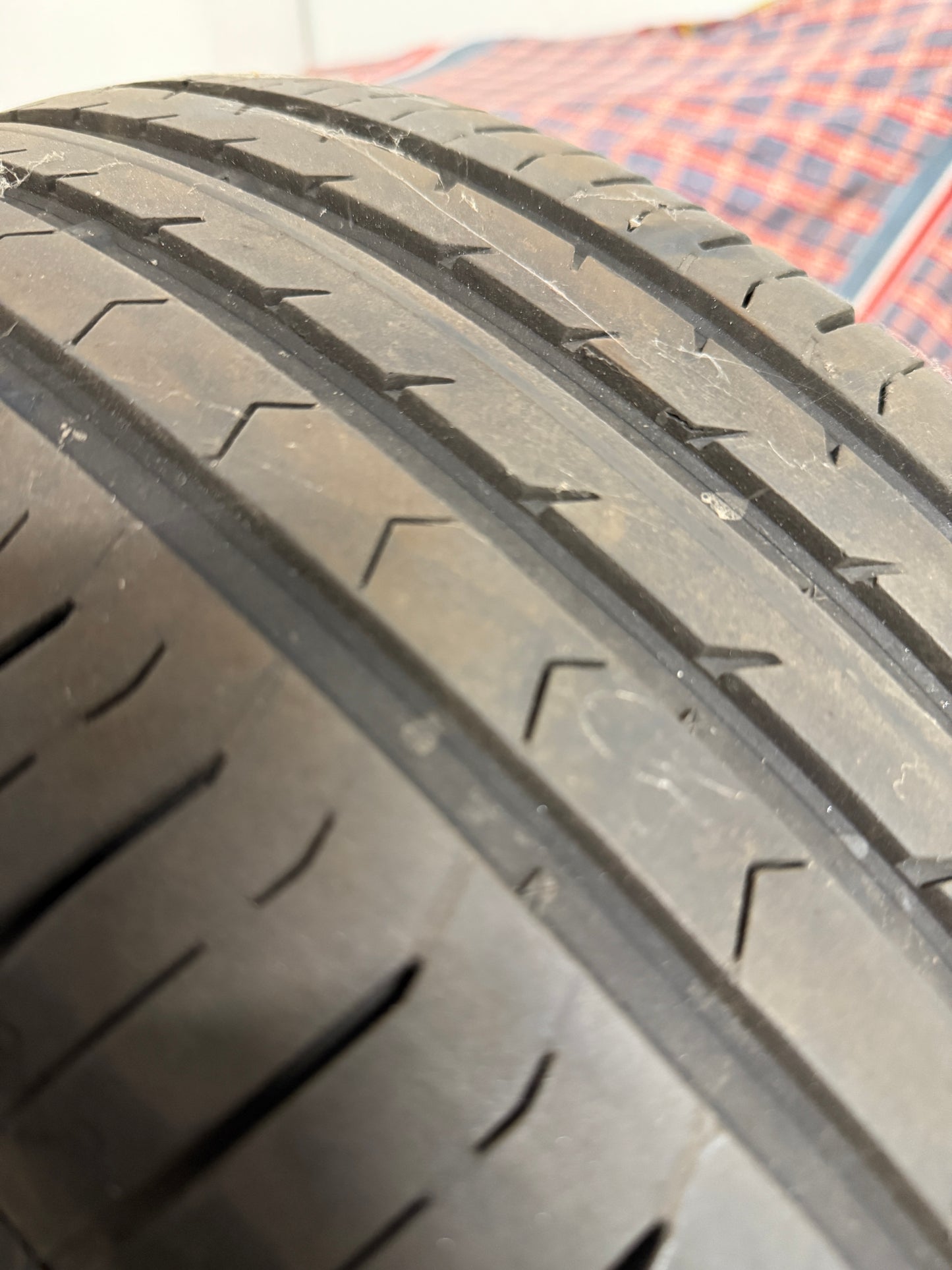 235/65/17 - estive - Continental - DOT 2018 - Usato